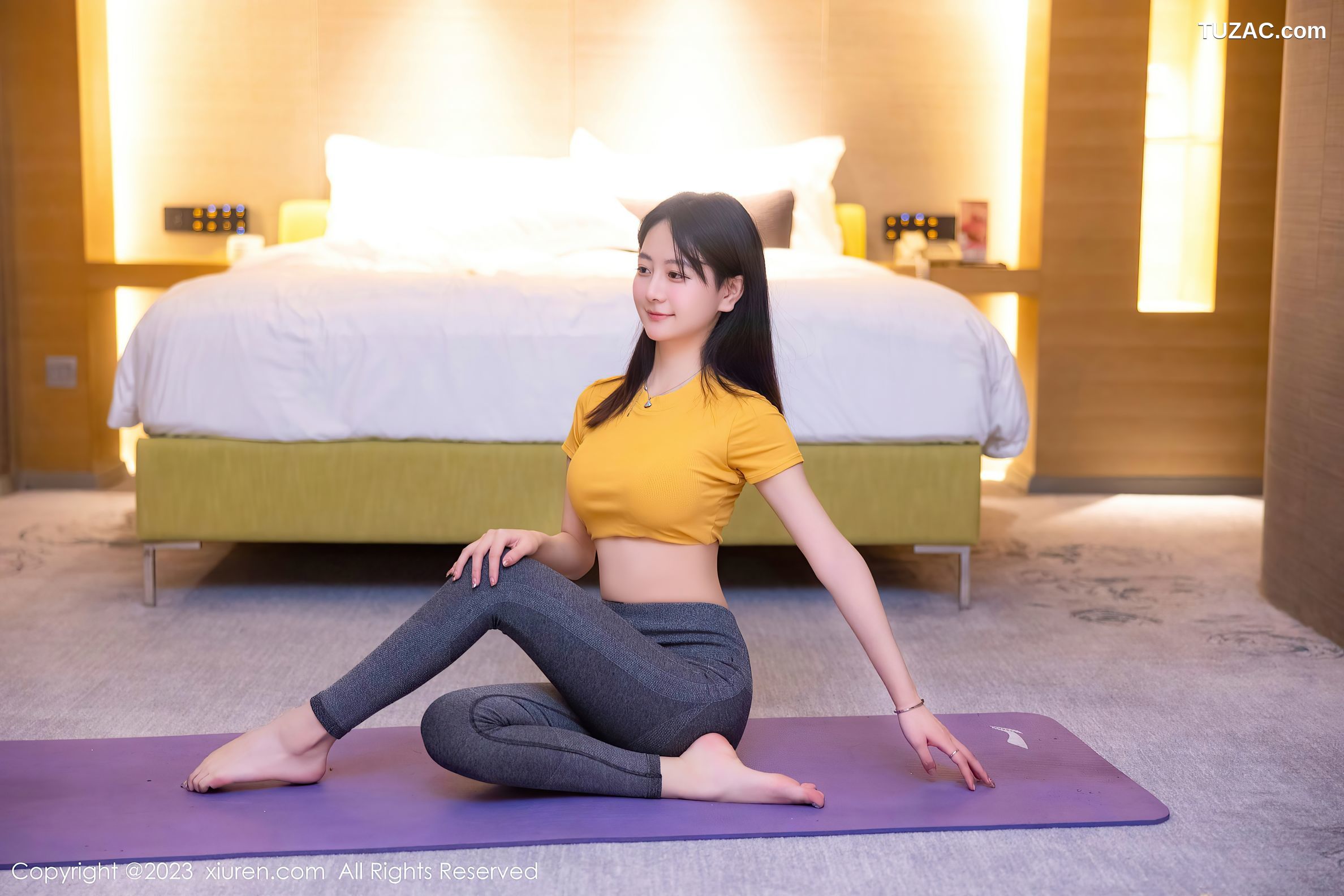 XiuRen秀人网-6488-谢小蒽-瑜伽运动主题黄色上衣深灰紧身长裤-2023.03.28