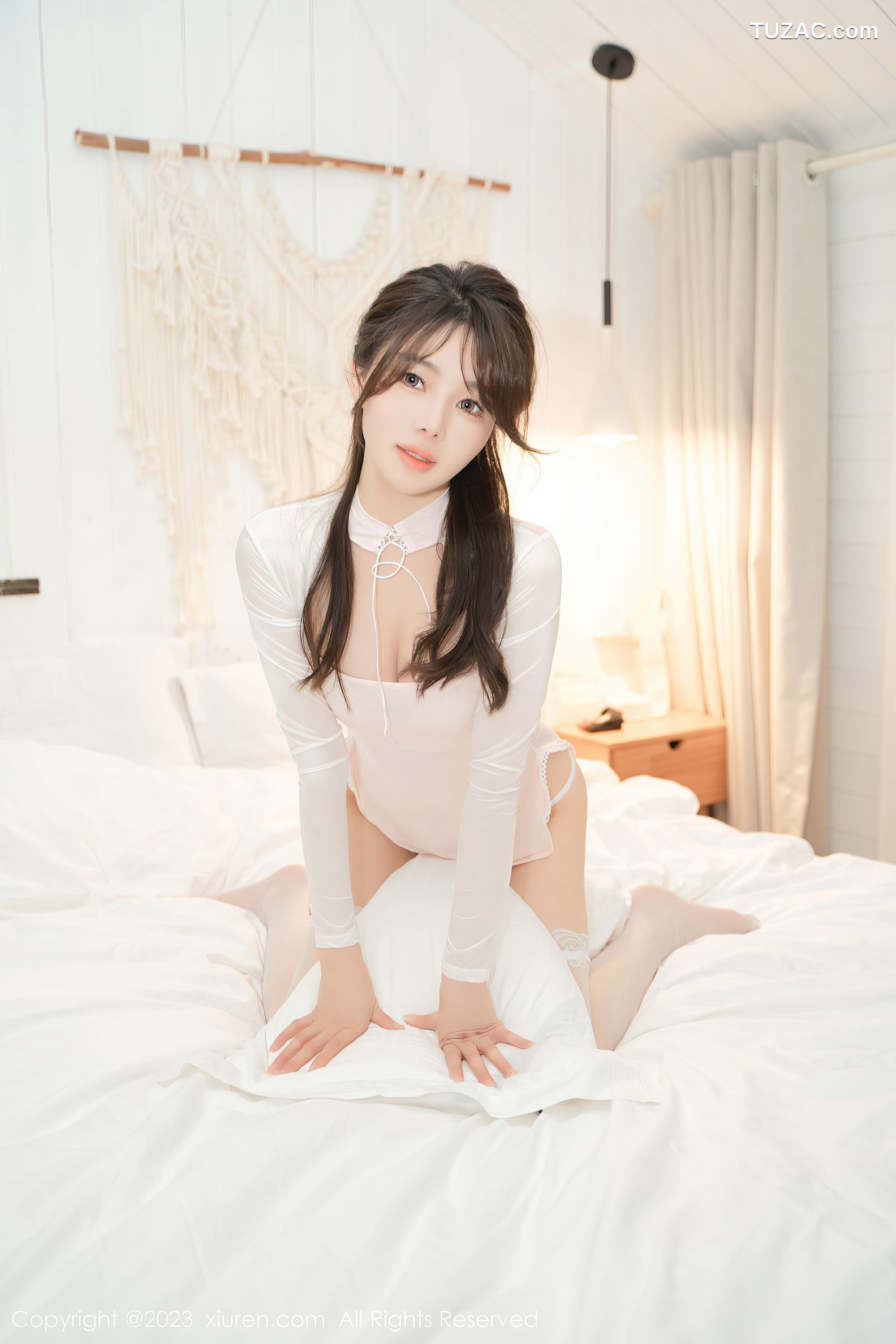 XiuRen秀人网-6489-婠婠么-粉色连身短裙白色蕾丝袜-2023.03.29