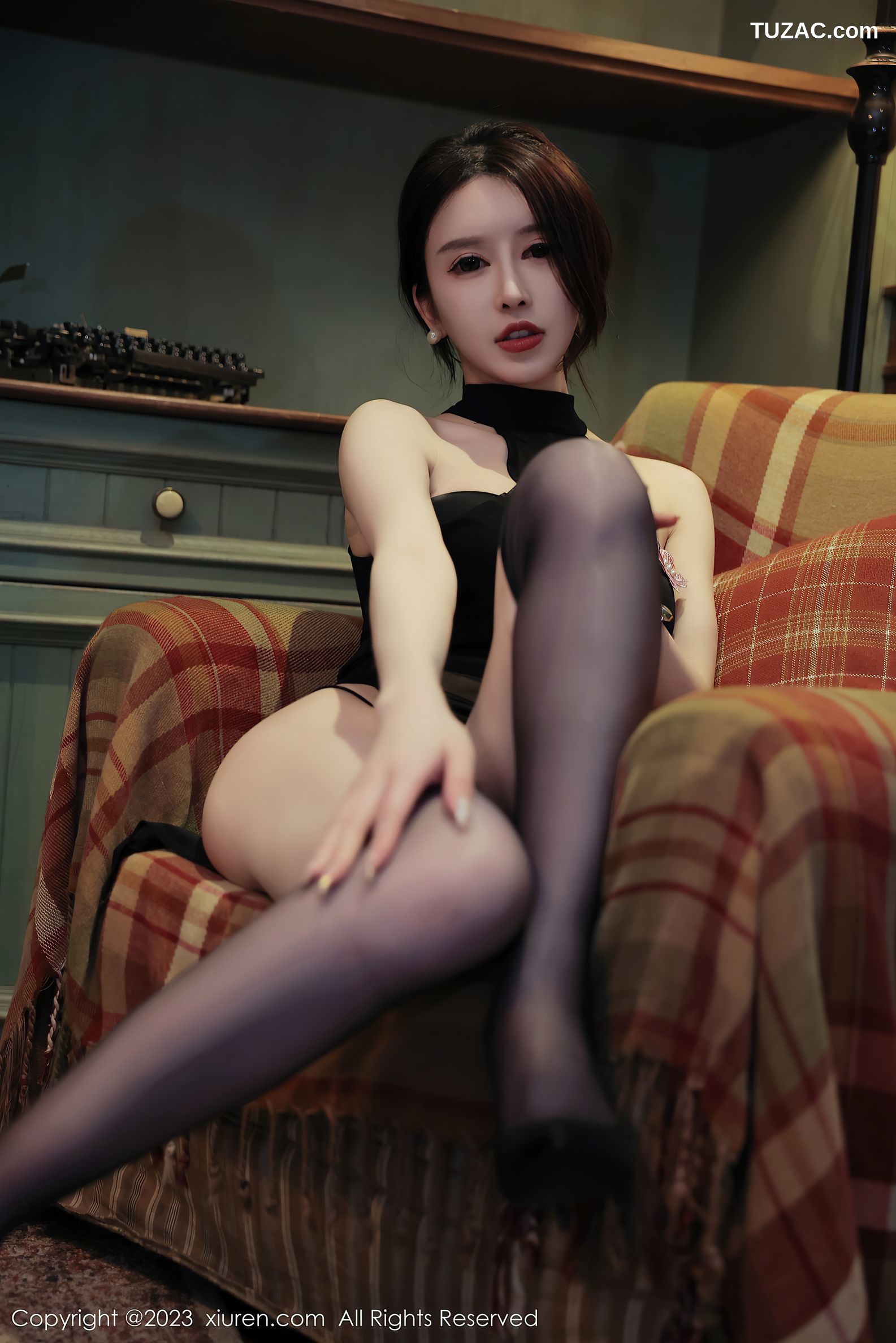 XiuRen秀人网-6498-玉兔miki-性感黑色服饰黑丝袜-2023.03.30