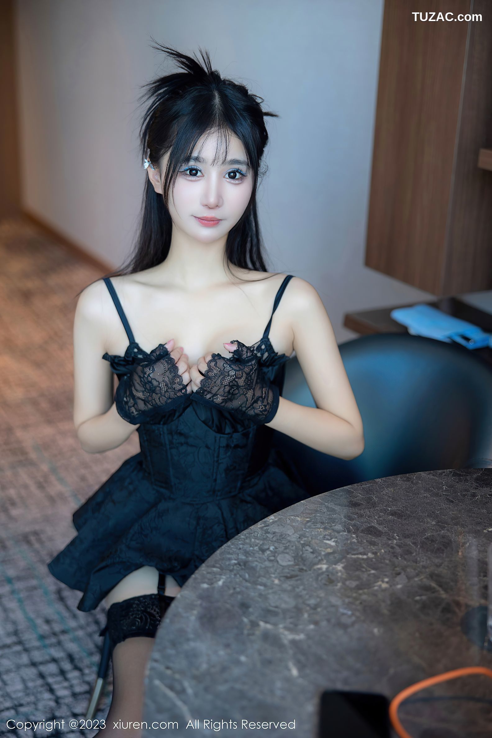 XiuRen秀人网-6516-小果冻儿-黑色蕾丝内衣黑丝吊带袜-2023.04.03