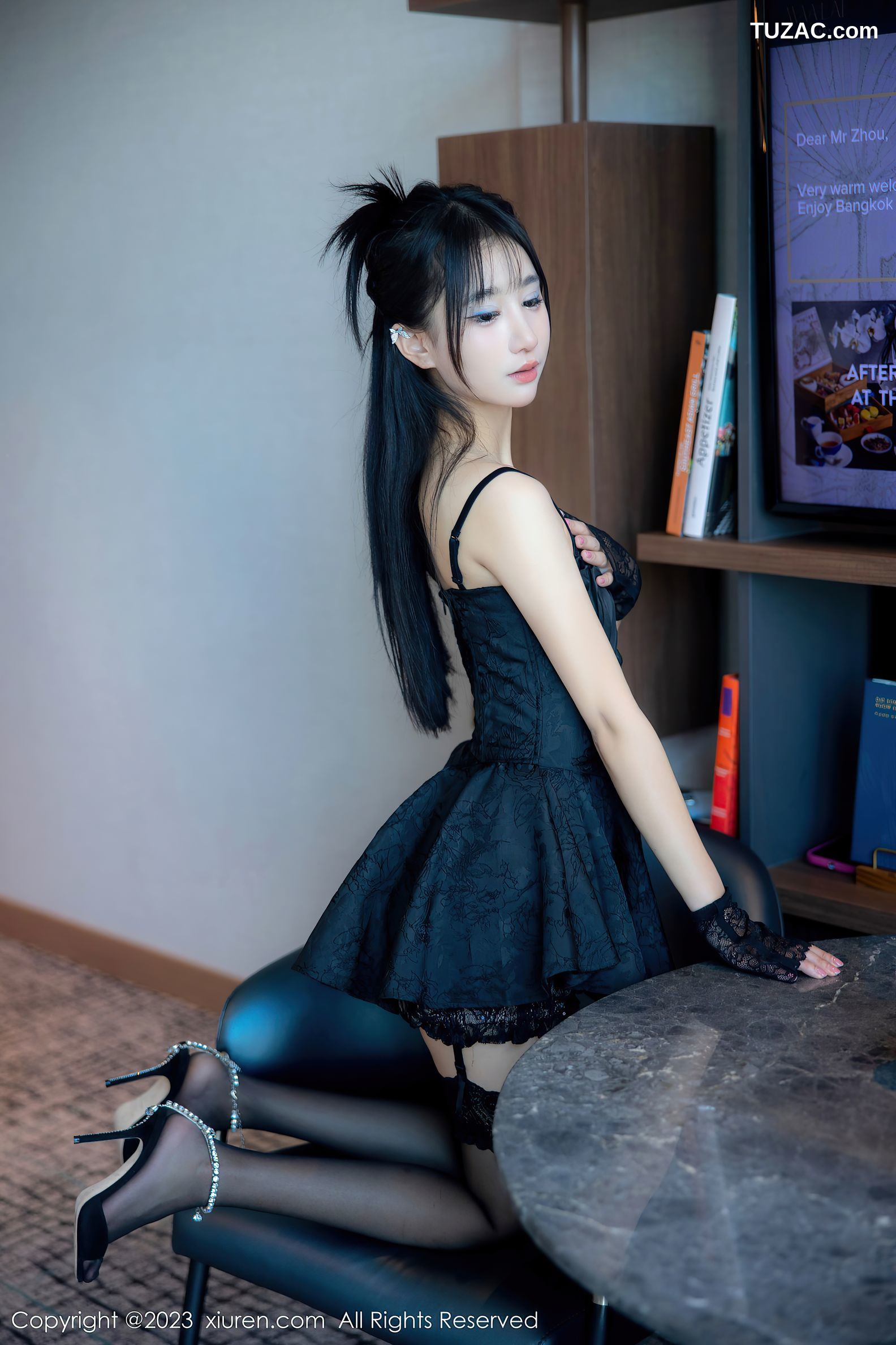 XiuRen秀人网-6516-小果冻儿-黑色蕾丝内衣黑丝吊带袜-2023.04.03