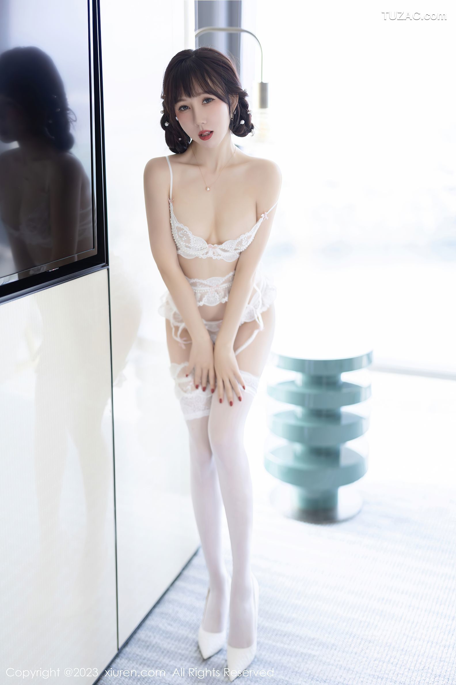XiuRen秀人网-6528-波巧酱-白色蕾丝内衣白丝吊带袜-2023.04.06