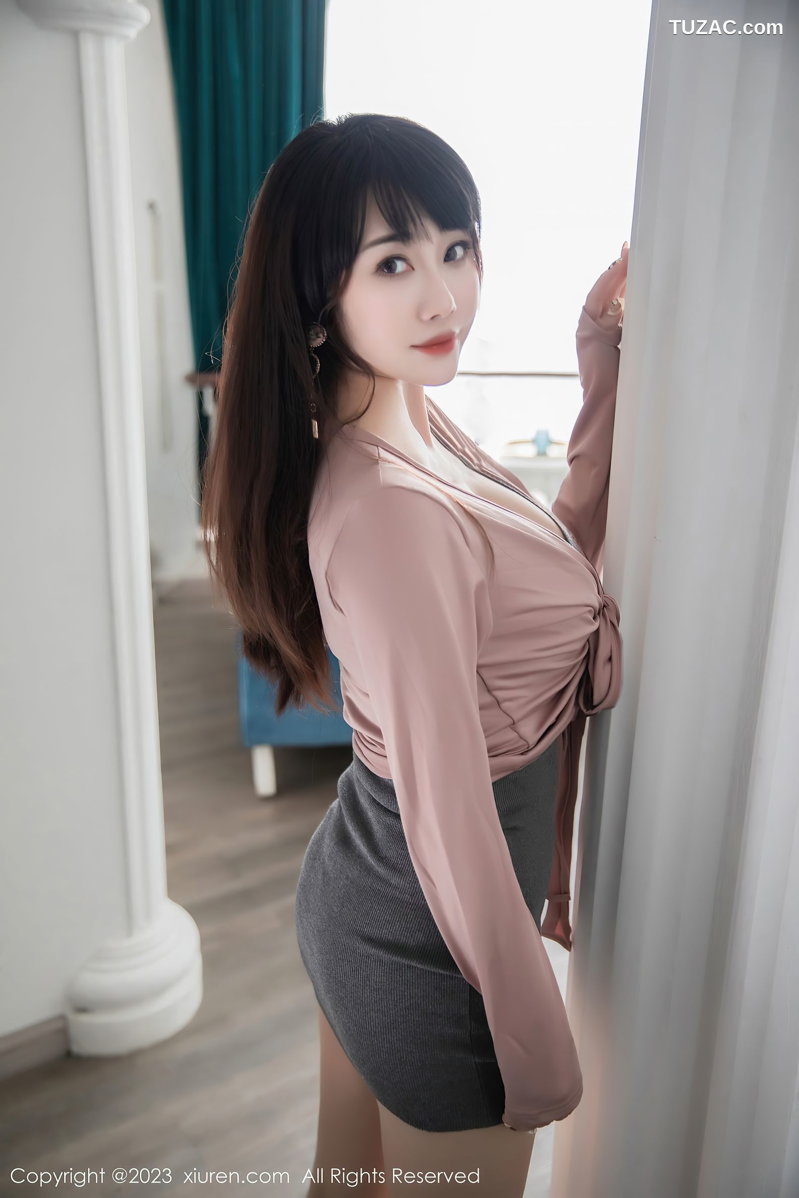 XiuRen秀人网-6532-严利娅Yuliya-钢琴师角色灰色连身短裙-2023.04.07