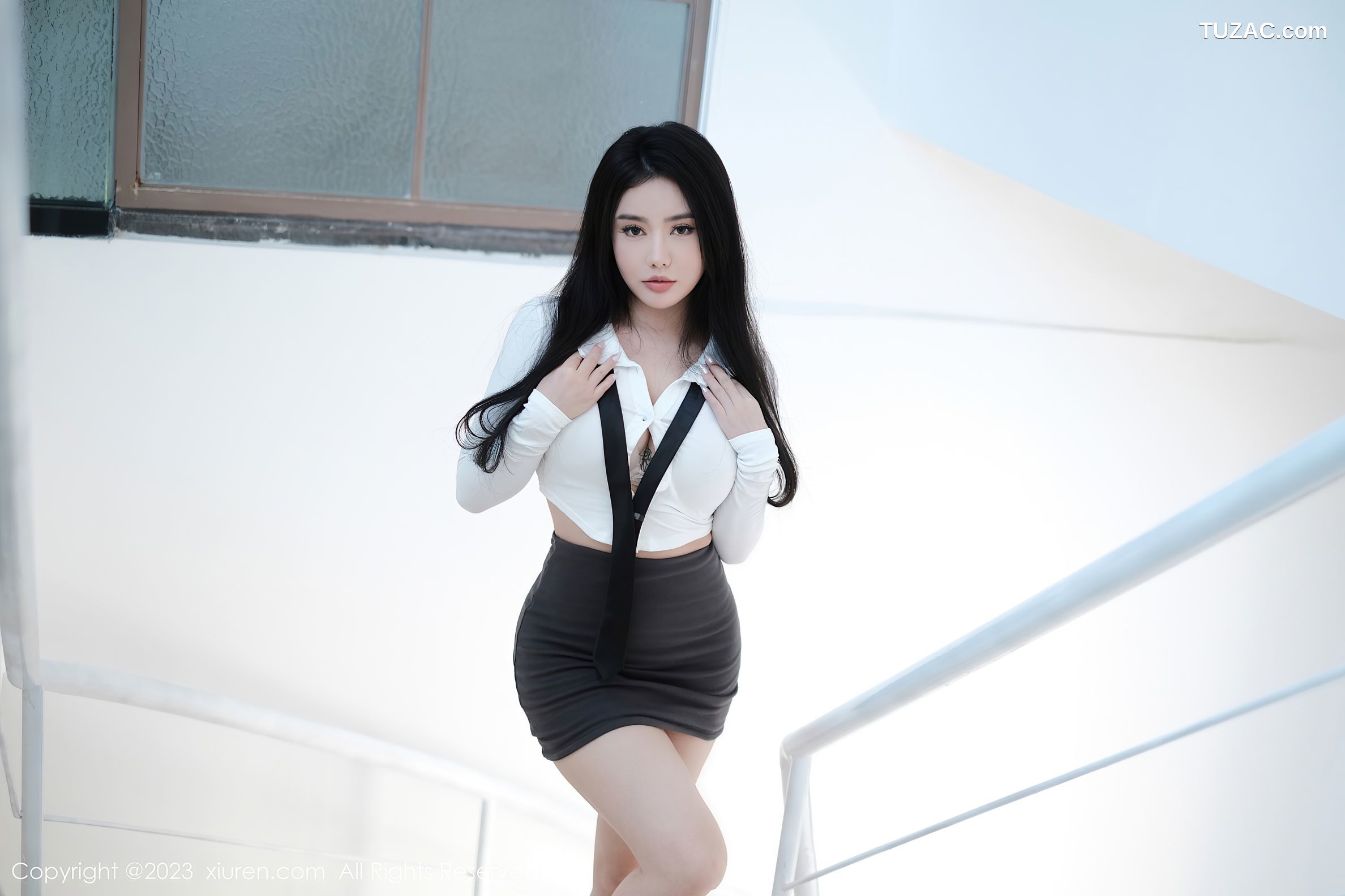 XiuRen秀人网-6553-玛鲁娜Manuela-性感白T灰色短裙-2023.04.11