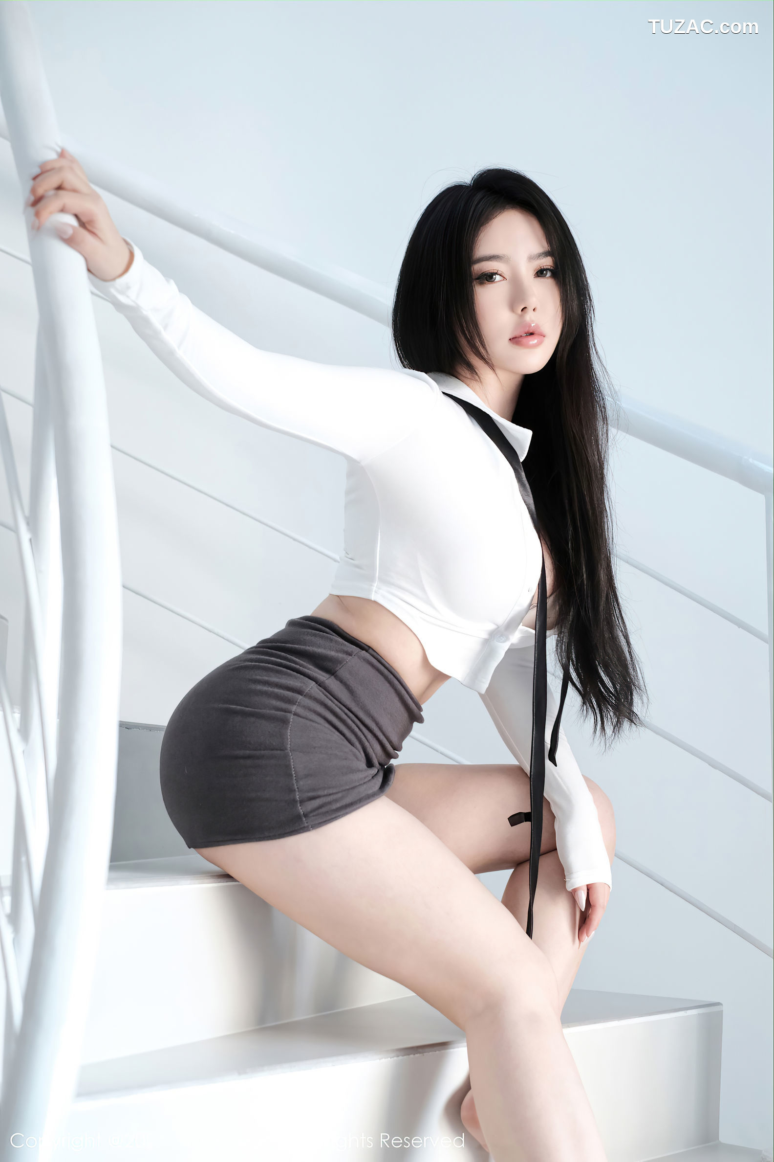 XiuRen秀人网-6553-玛鲁娜Manuela-性感白T灰色短裙-2023.04.11