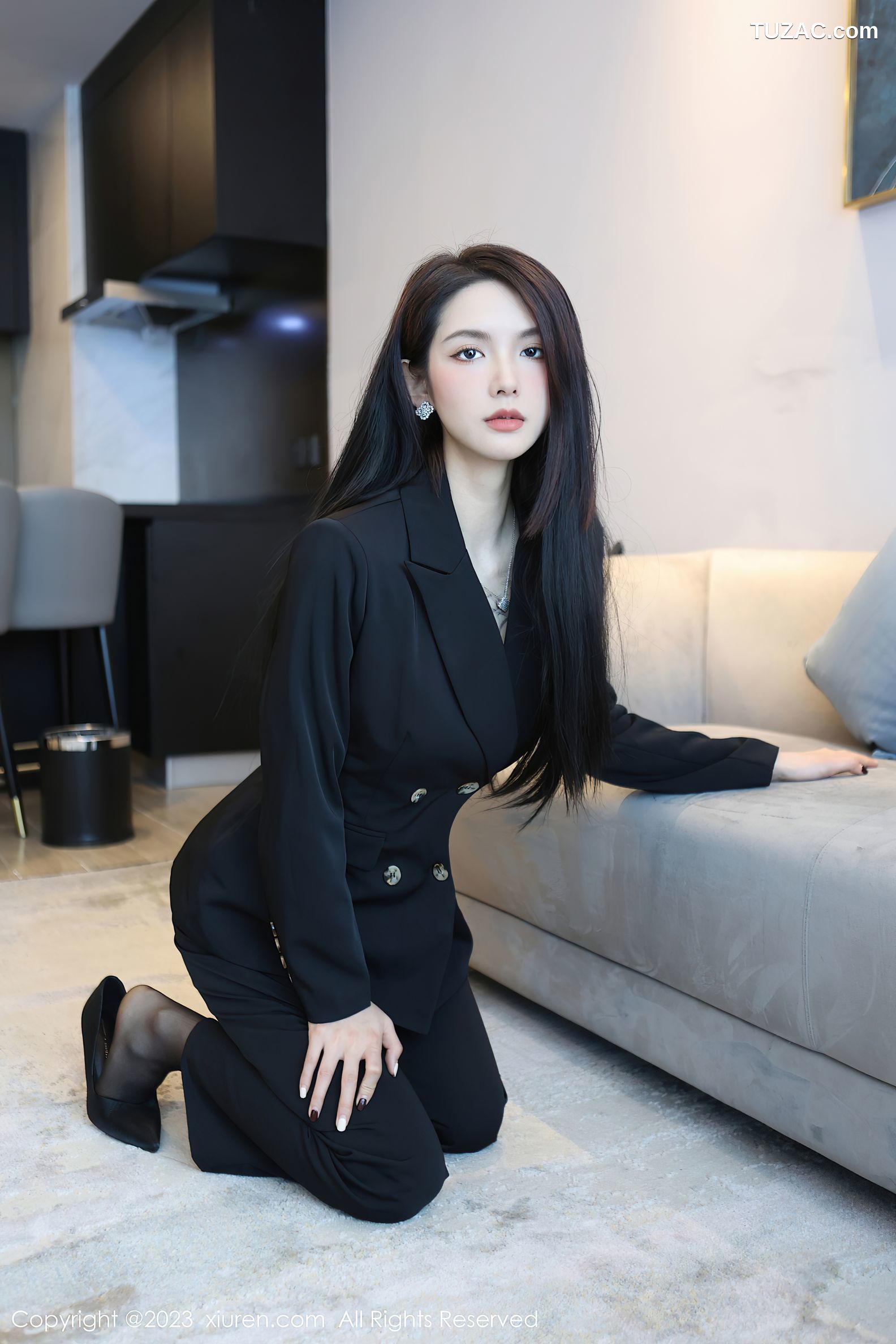 XiuRen秀人网-6576-乔一一-深色服饰灰色蕾丝内衣超薄黑丝-2023.04.14