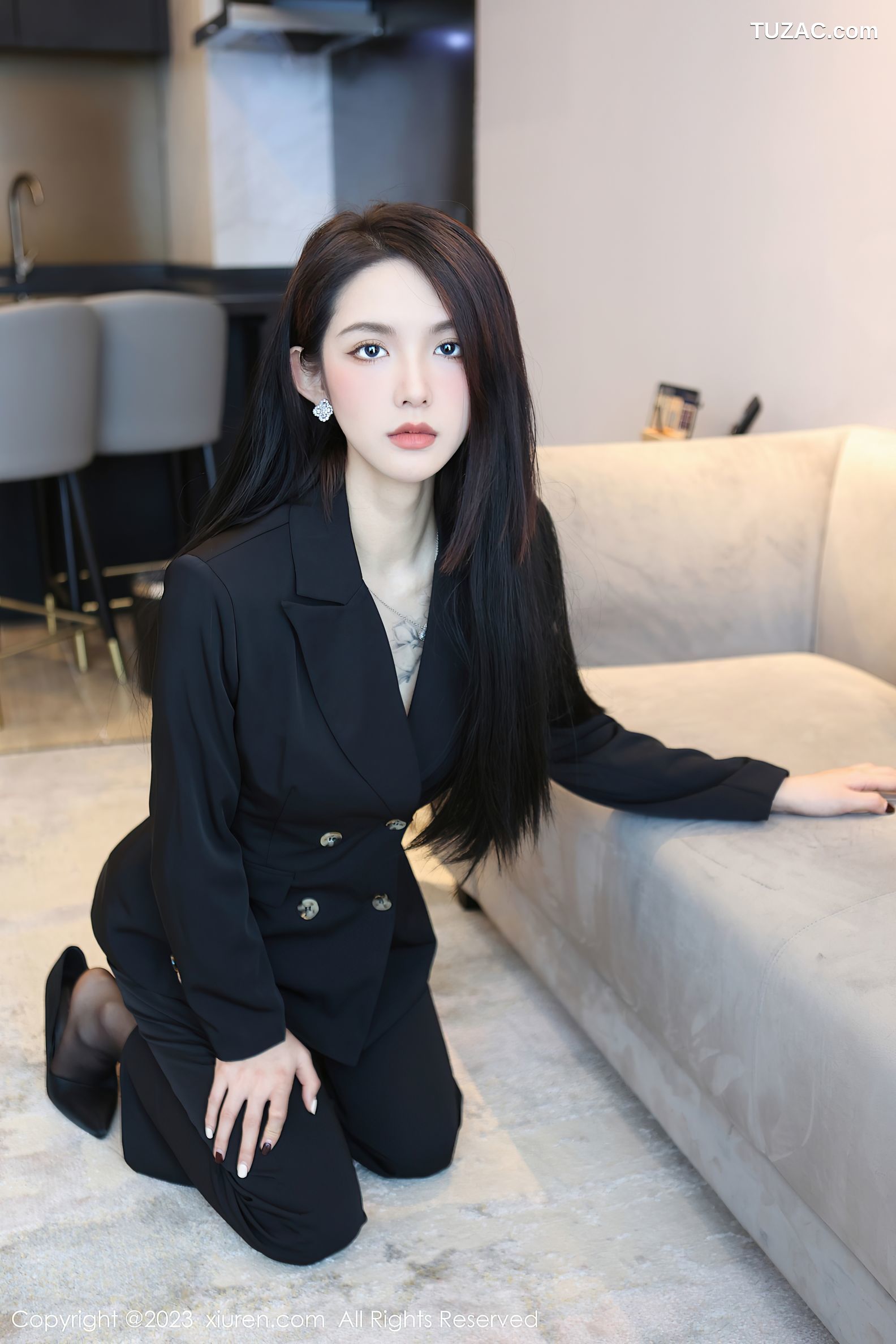 XiuRen秀人网-6576-乔一一-深色服饰灰色蕾丝内衣超薄黑丝-2023.04.14