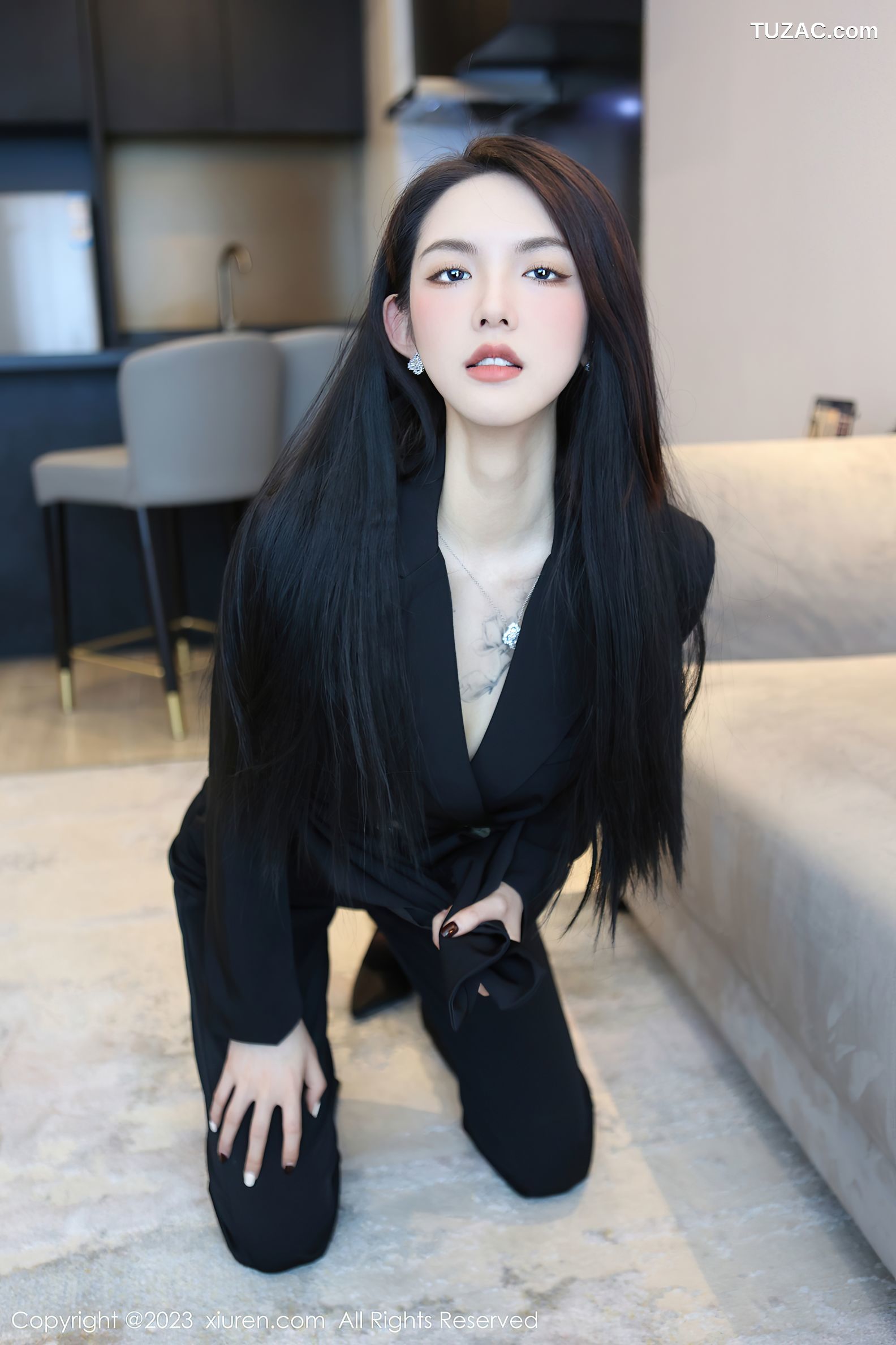 XiuRen秀人网-6576-乔一一-深色服饰灰色蕾丝内衣超薄黑丝-2023.04.14