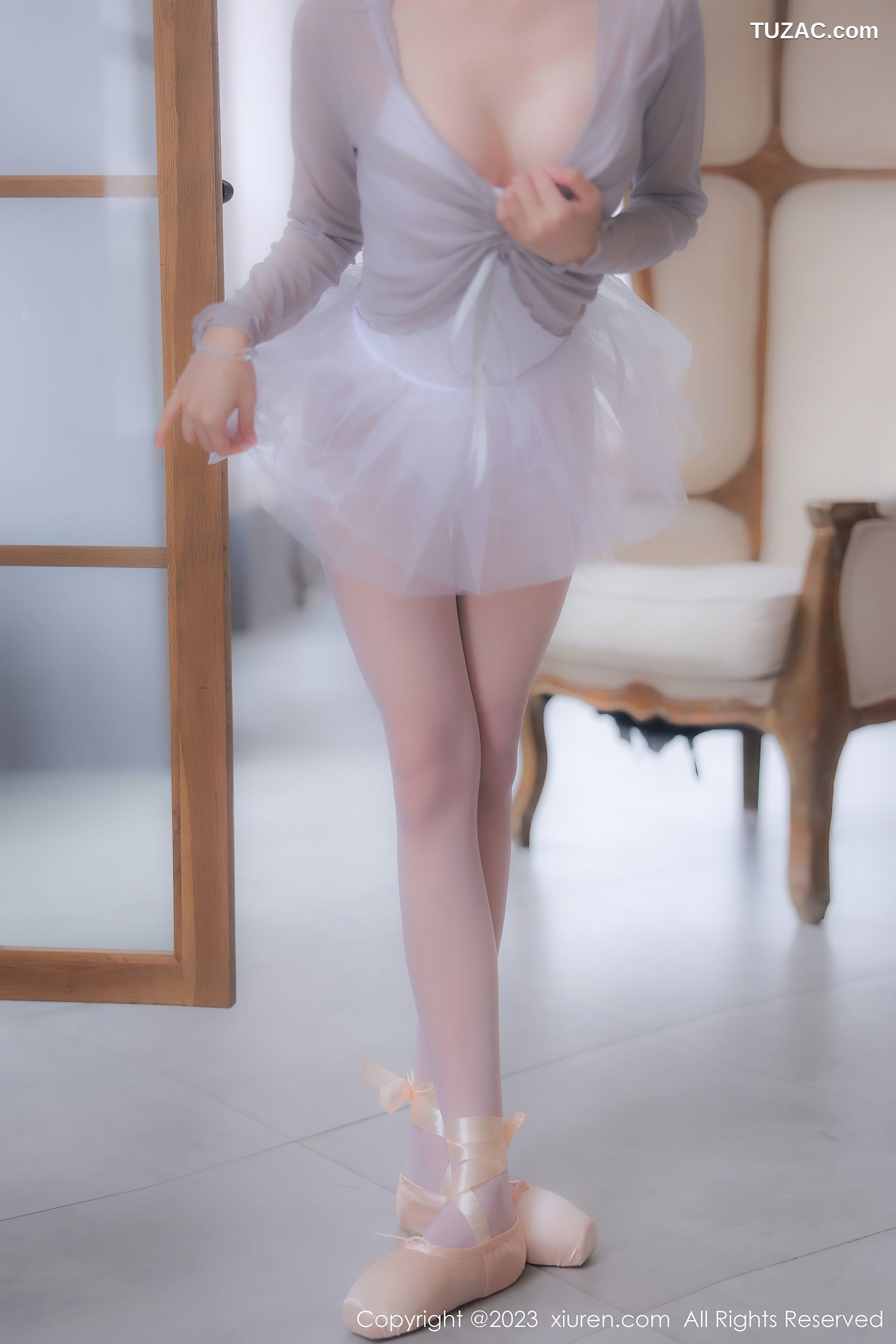 XiuRen秀人网-6592-谢小蒽-淡灰色芭蕾舞裙白色丝袜-2023.04.18