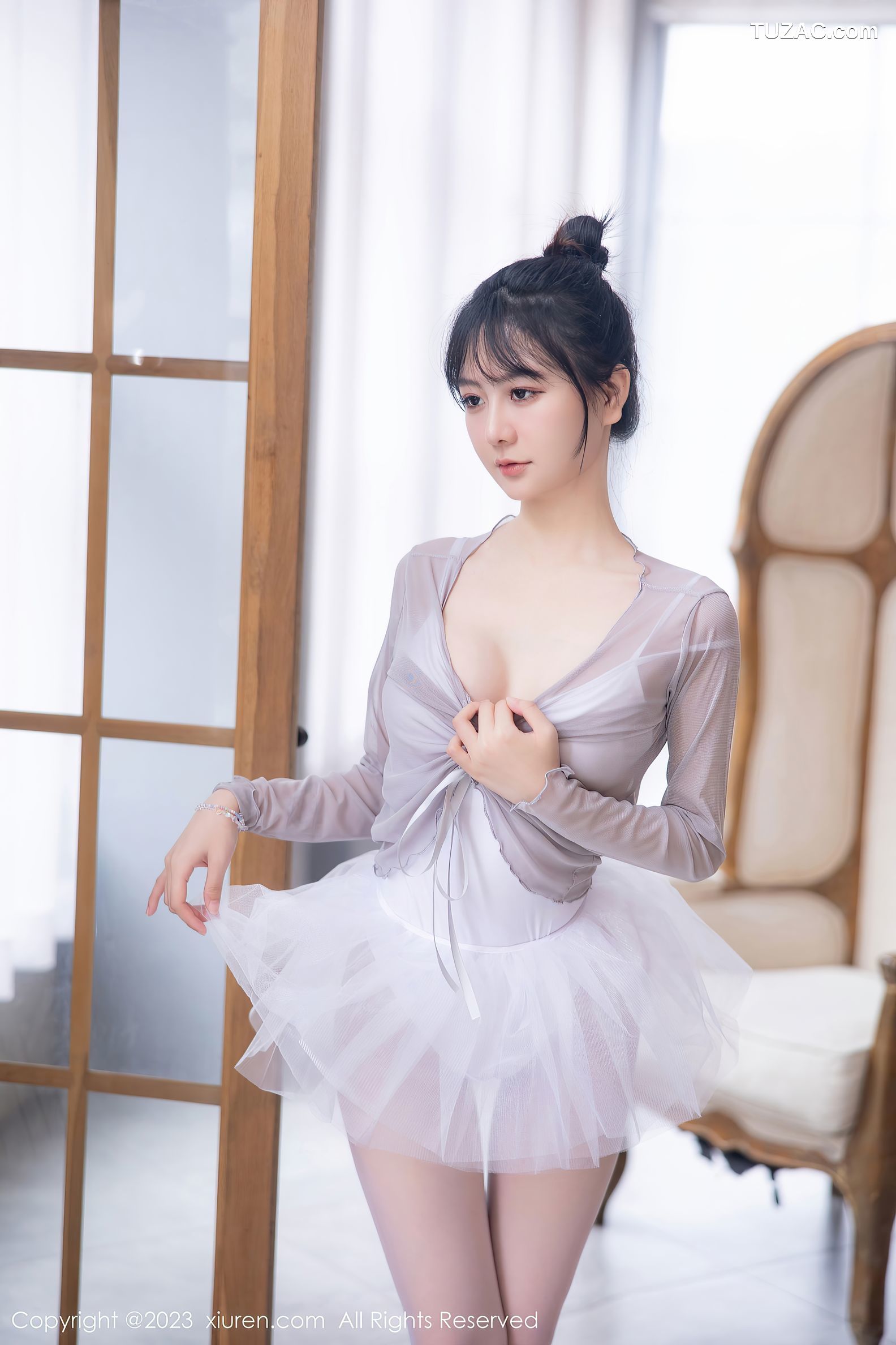 XiuRen秀人网-6592-谢小蒽-淡灰色芭蕾舞裙白色丝袜-2023.04.18