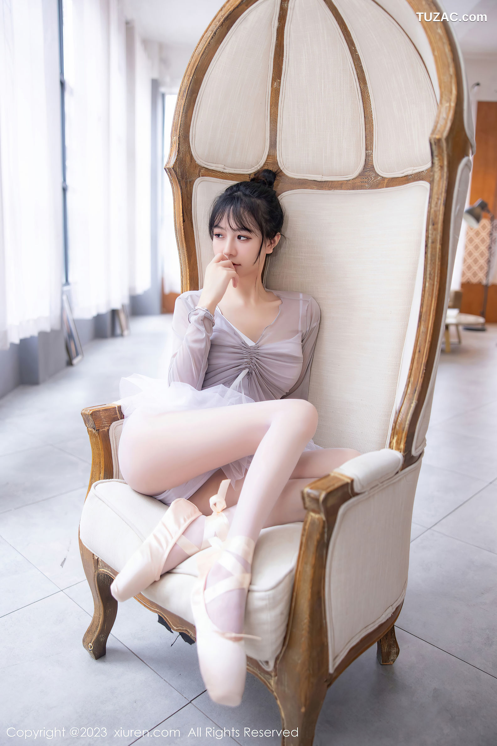 XiuRen秀人网-6592-谢小蒽-淡灰色芭蕾舞裙白色丝袜-2023.04.18