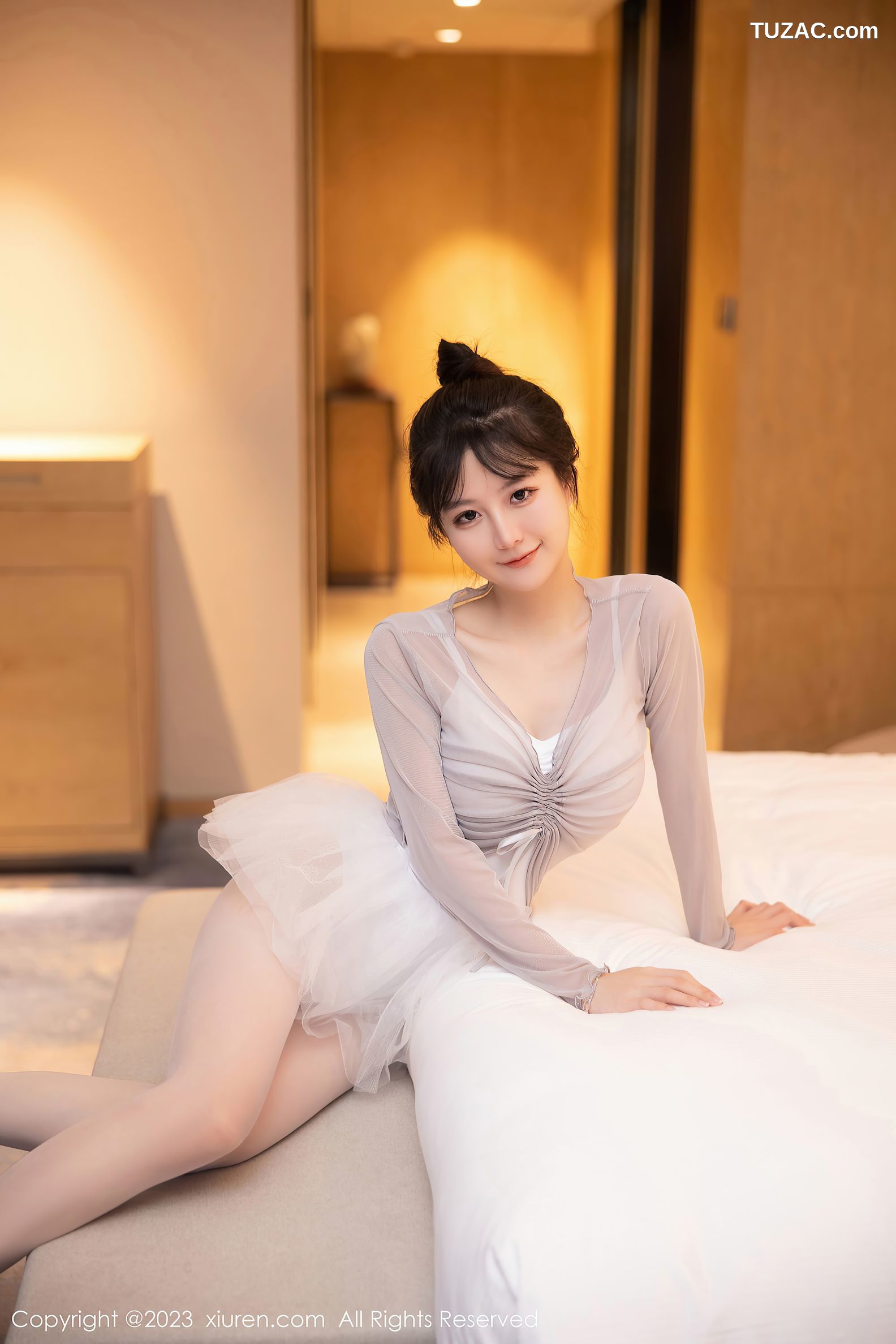XiuRen秀人网-6592-谢小蒽-淡灰色芭蕾舞裙白色丝袜-2023.04.18
