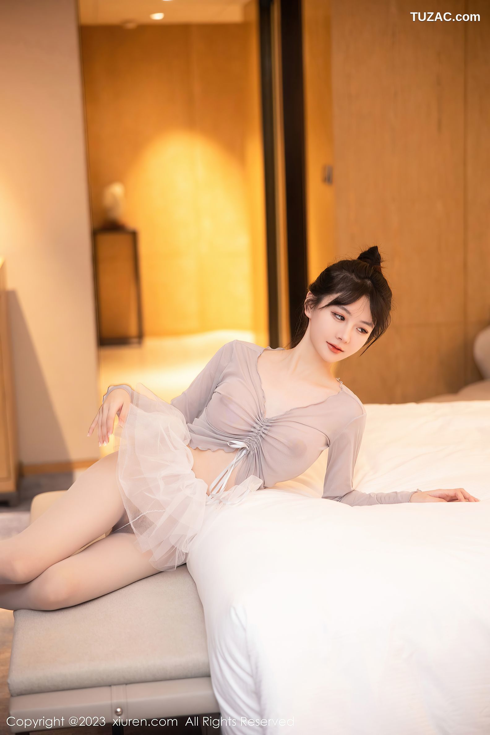 XiuRen秀人网-6592-谢小蒽-淡灰色芭蕾舞裙白色丝袜-2023.04.18
