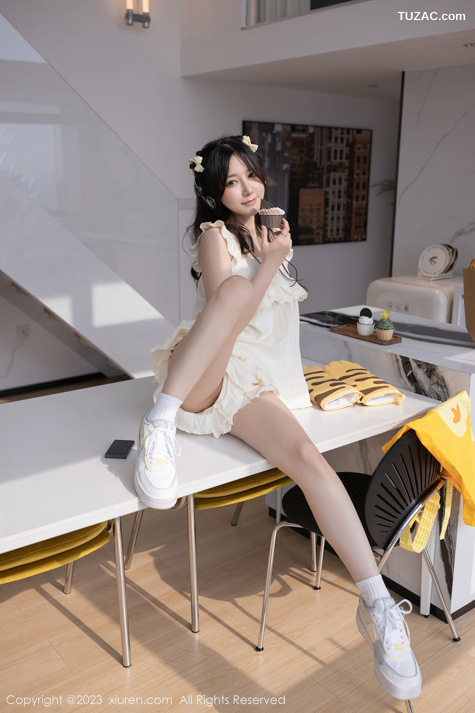 XiuRen秀人网-6615-鱼子酱Fish-黄色真空围裙-白色睡裙-2023.04.21