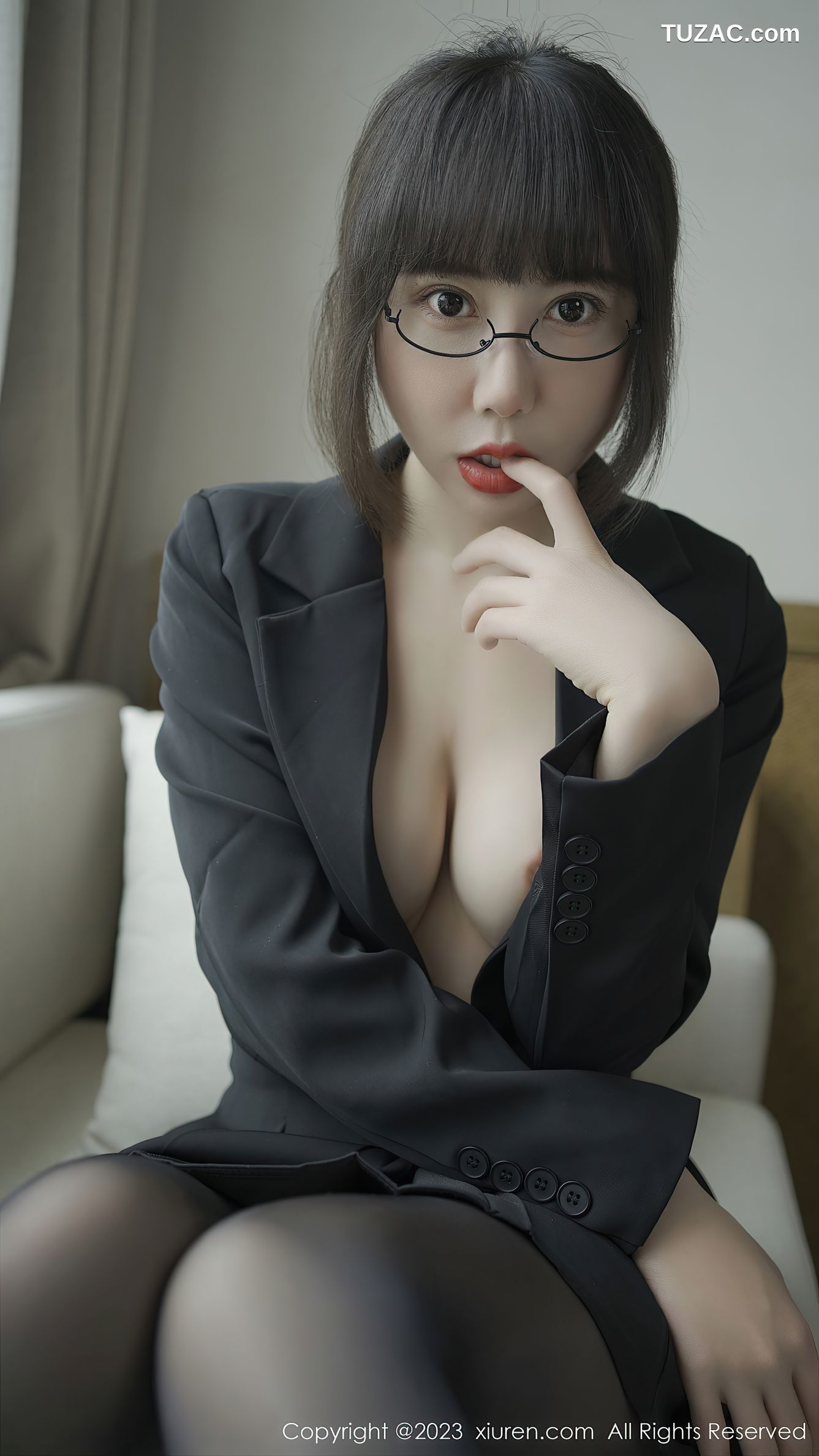 XiuRen秀人网-6629-夏馨瑶-黑色服饰超薄黑丝-2023.04.25