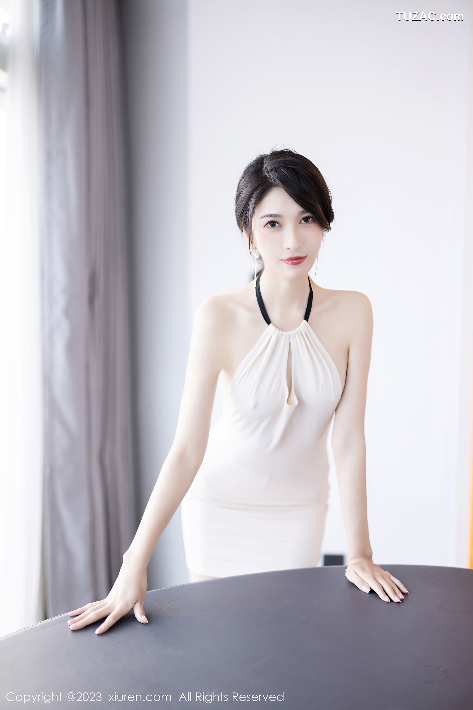 XiuRen秀人网-6631-林乐一-米色连身短裙原色丝袜-2023.04.25