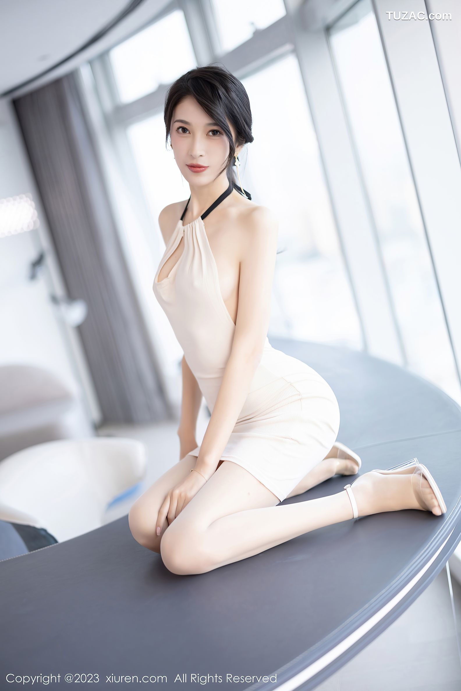 XiuRen秀人网-6631-林乐一-米色连身短裙原色丝袜-2023.04.25