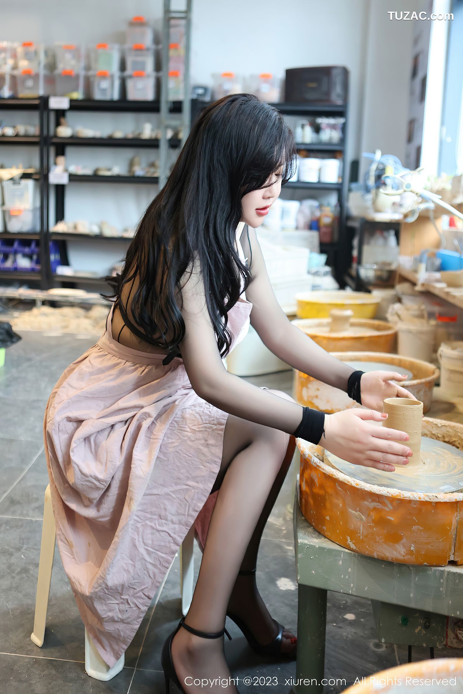 XiuRen秀人网-6647-王婉悠Queen-黑色轻透情趣服豪乳遮点-2023.04.27