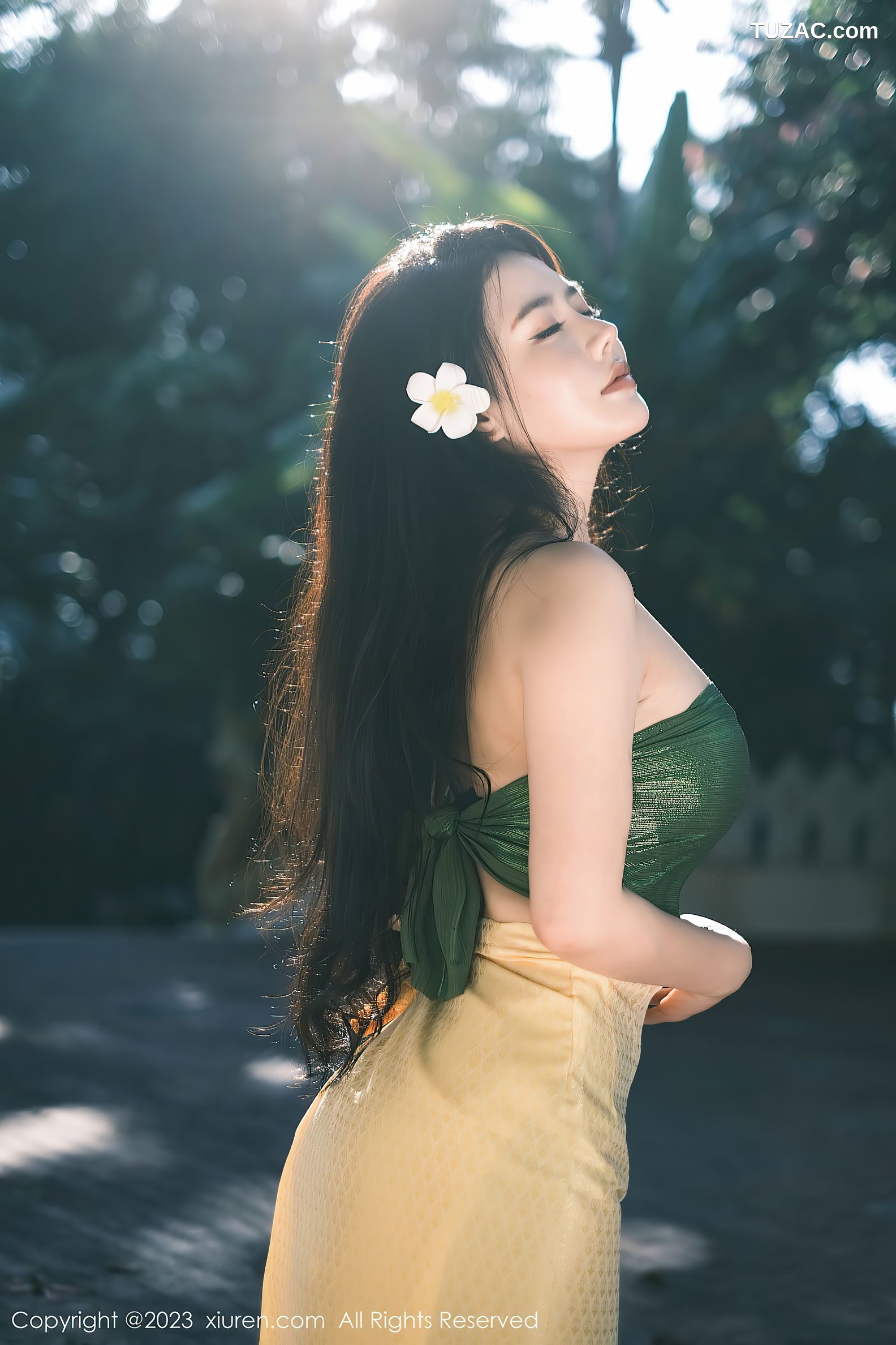 XiuRen秀人网-6648-玛鲁娜Manuela-户外抹胸服-室内紧身衣-2023.04.27