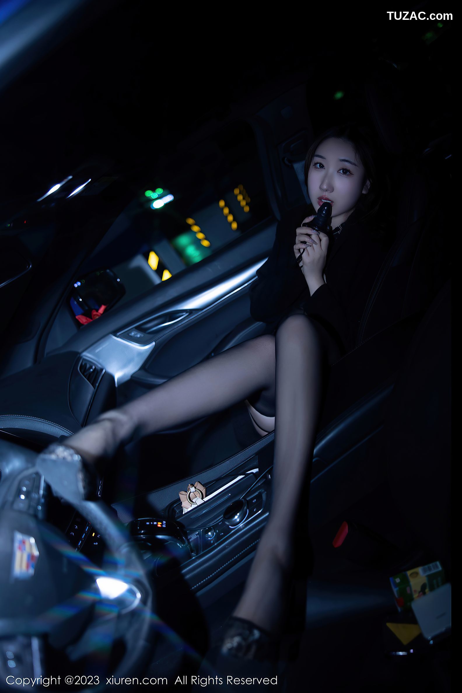 XiuRen秀人网-6650-江真真-黑色薄透情趣内衣黑丝吊带袜-2023.04.27