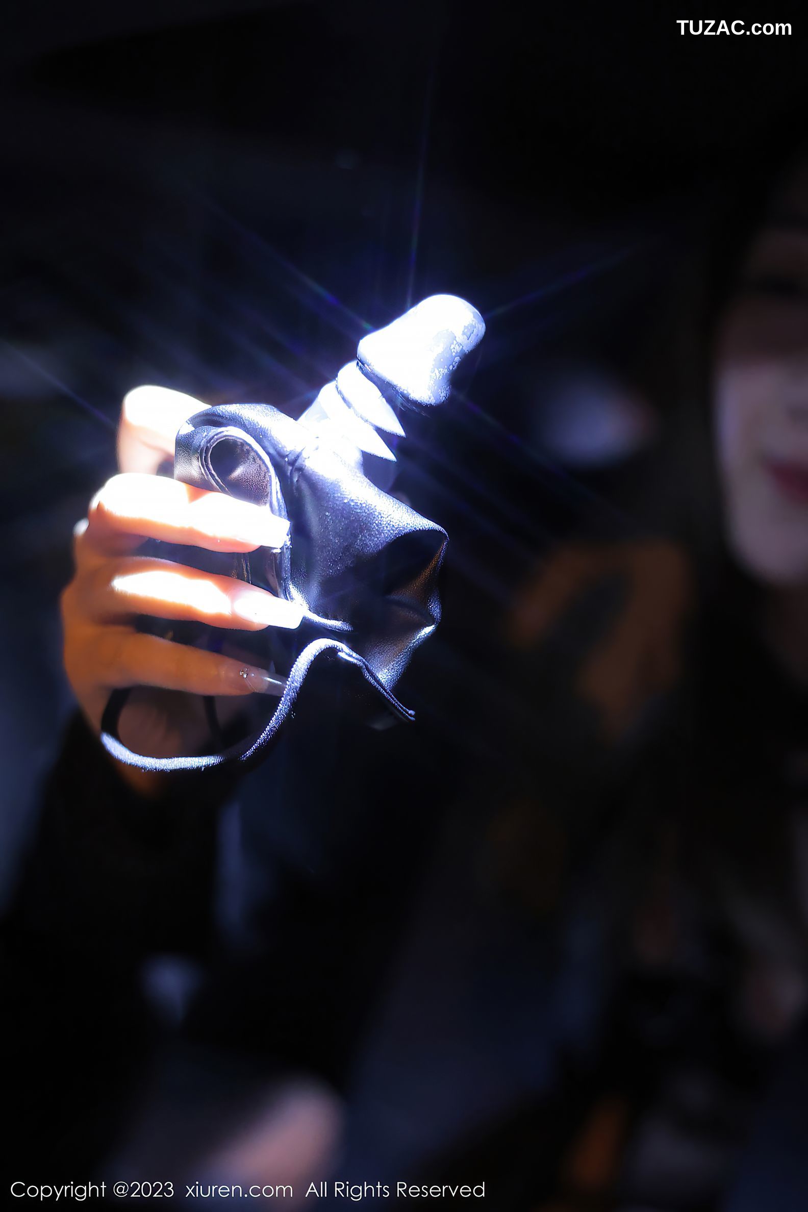 XiuRen秀人网-6650-江真真-黑色薄透情趣内衣黑丝吊带袜-2023.04.27