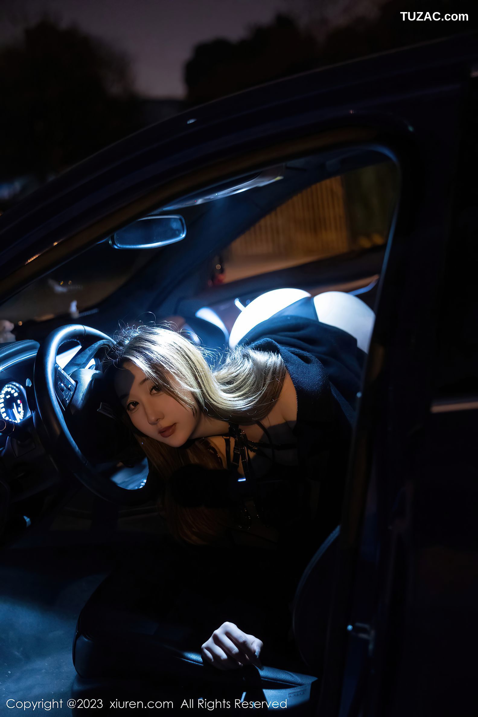 XiuRen秀人网-6650-江真真-黑色薄透情趣内衣黑丝吊带袜-2023.04.27