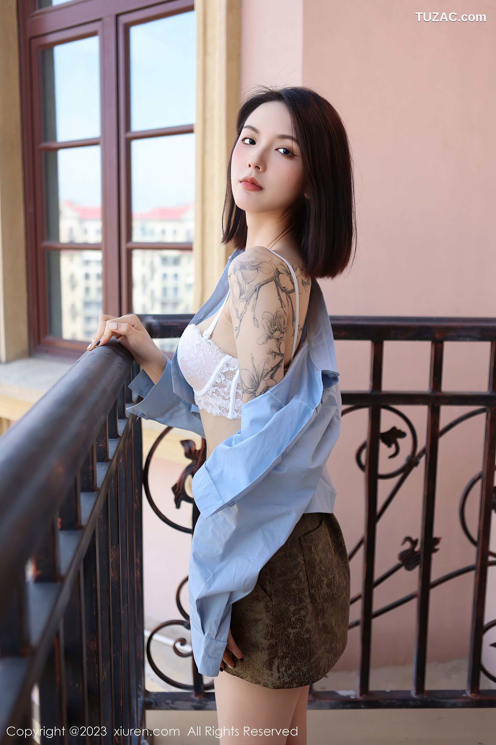 XiuRen秀人网-6661-乔一一-浅蓝色上衣皮质短裙白色蕾丝内衣-2023.04.28