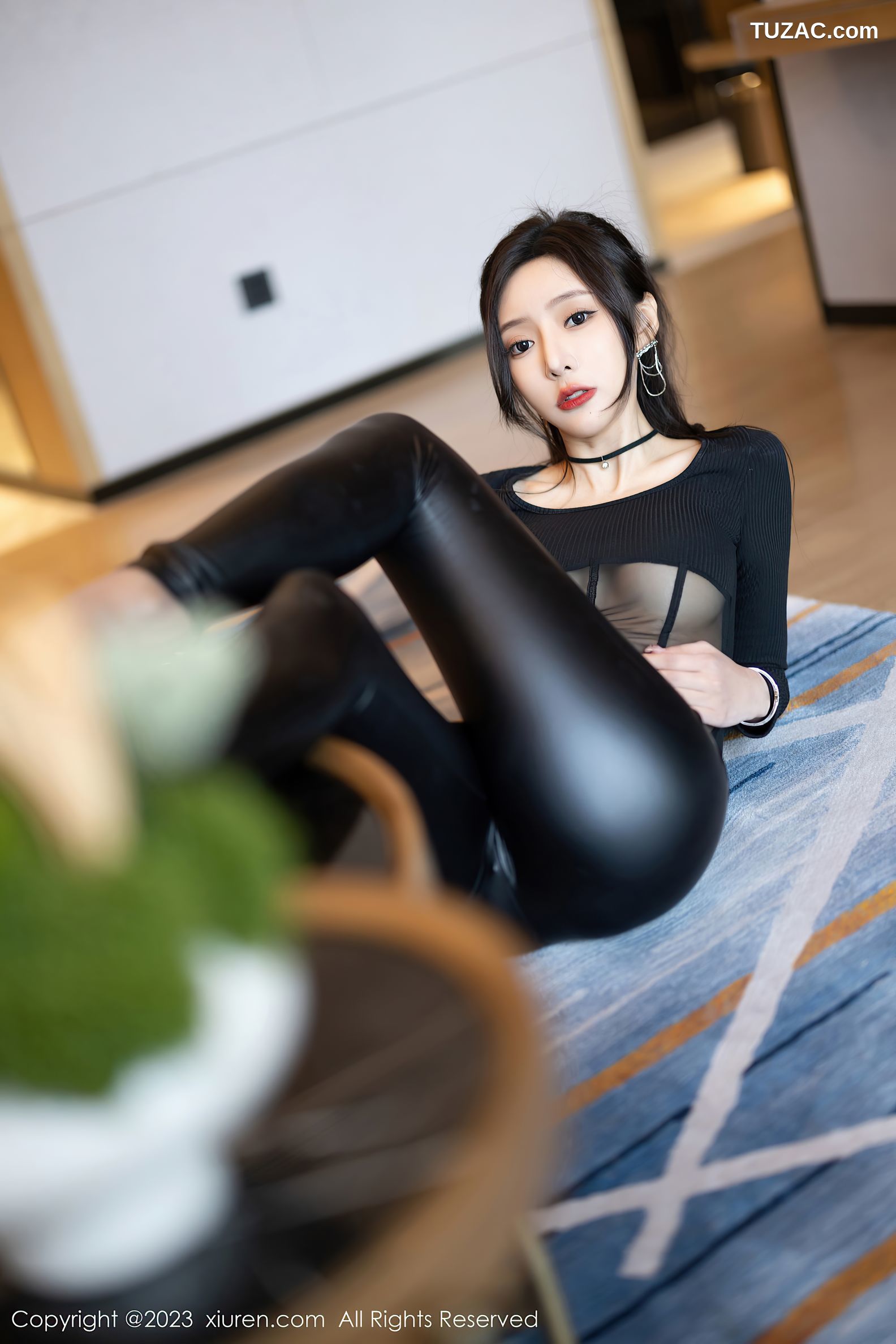 XiuRen秀人网-6663-王馨瑶Yanni-黑皮长裤性感黑色轻透连体衣-2023.04.28