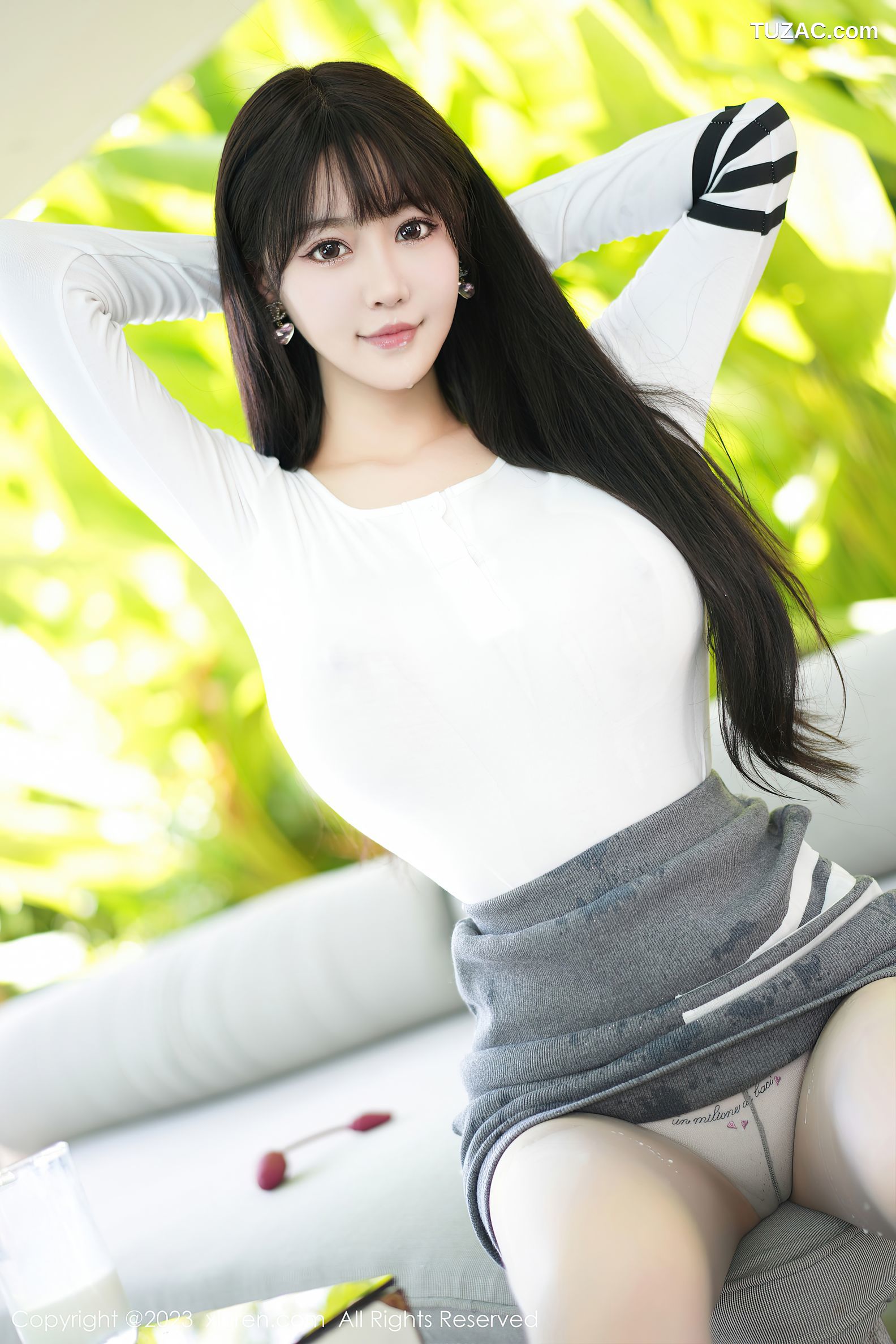 XiuRen秀人网-6673-朱可儿Flora-性感白上衣灰色短裙-2023.05.04