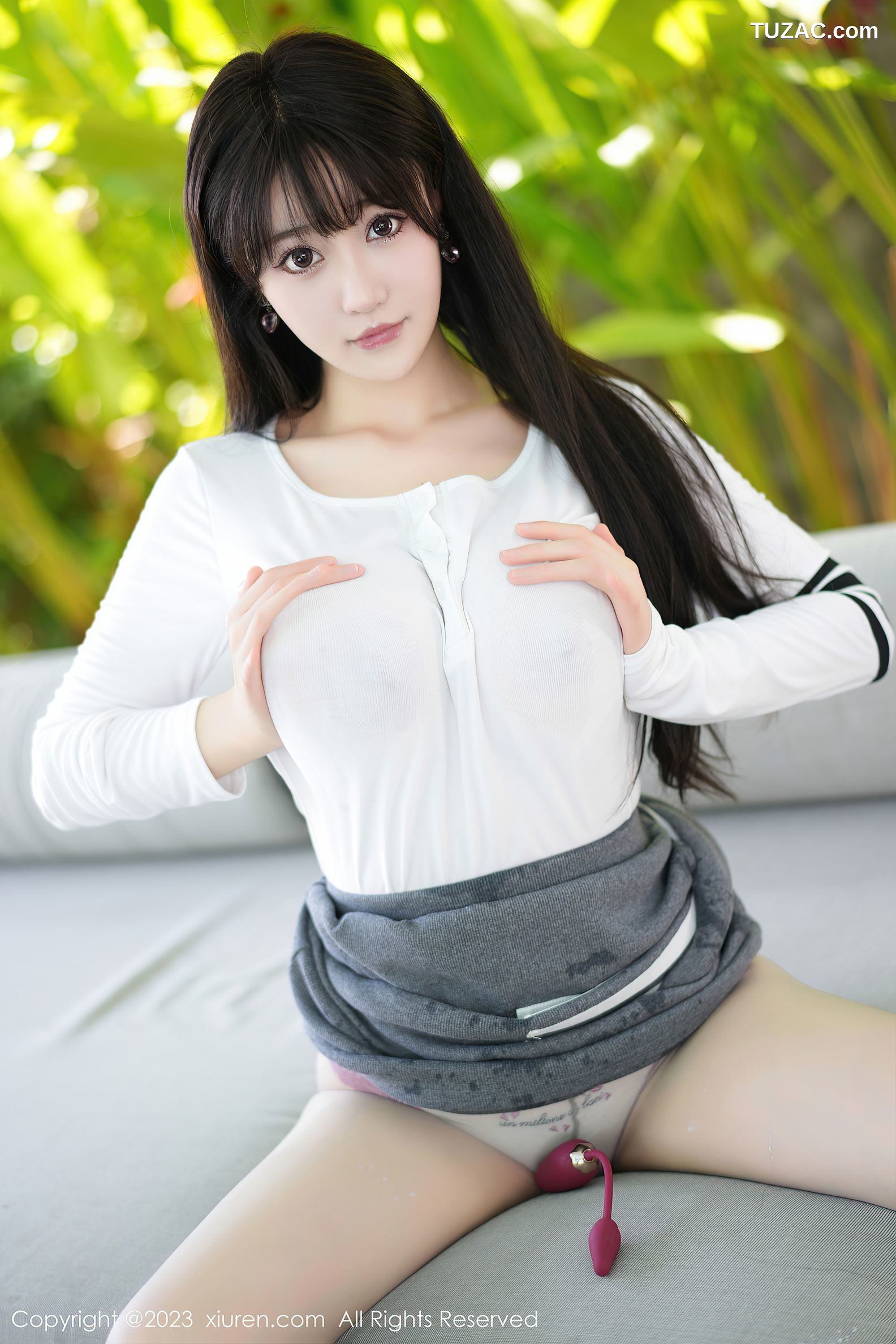 XiuRen秀人网-6673-朱可儿Flora-性感白上衣灰色短裙-2023.05.04