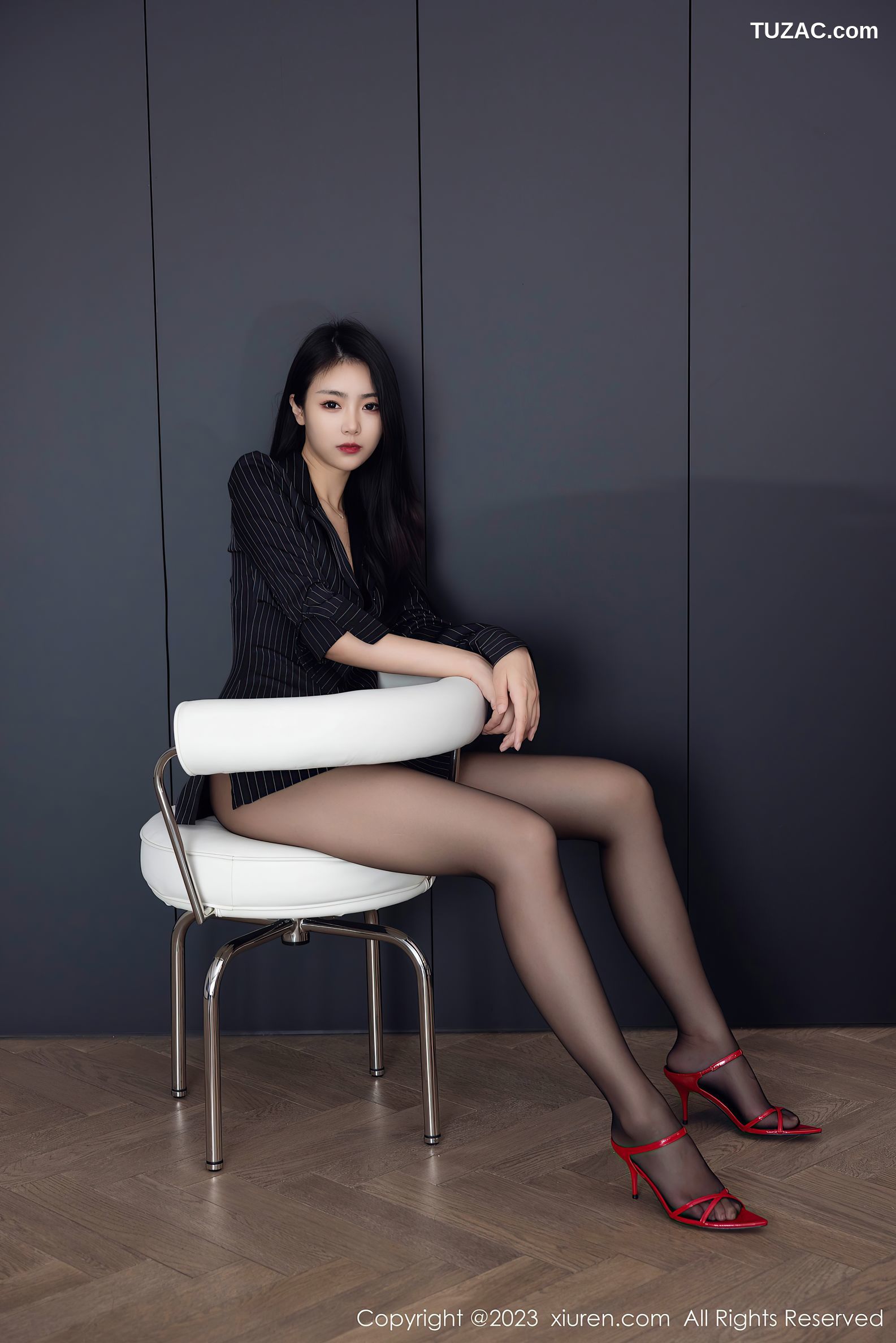 XiuRen秀人网-6677-可乐Vicky-黑色条纹上衣超薄黑丝-2023.05.05