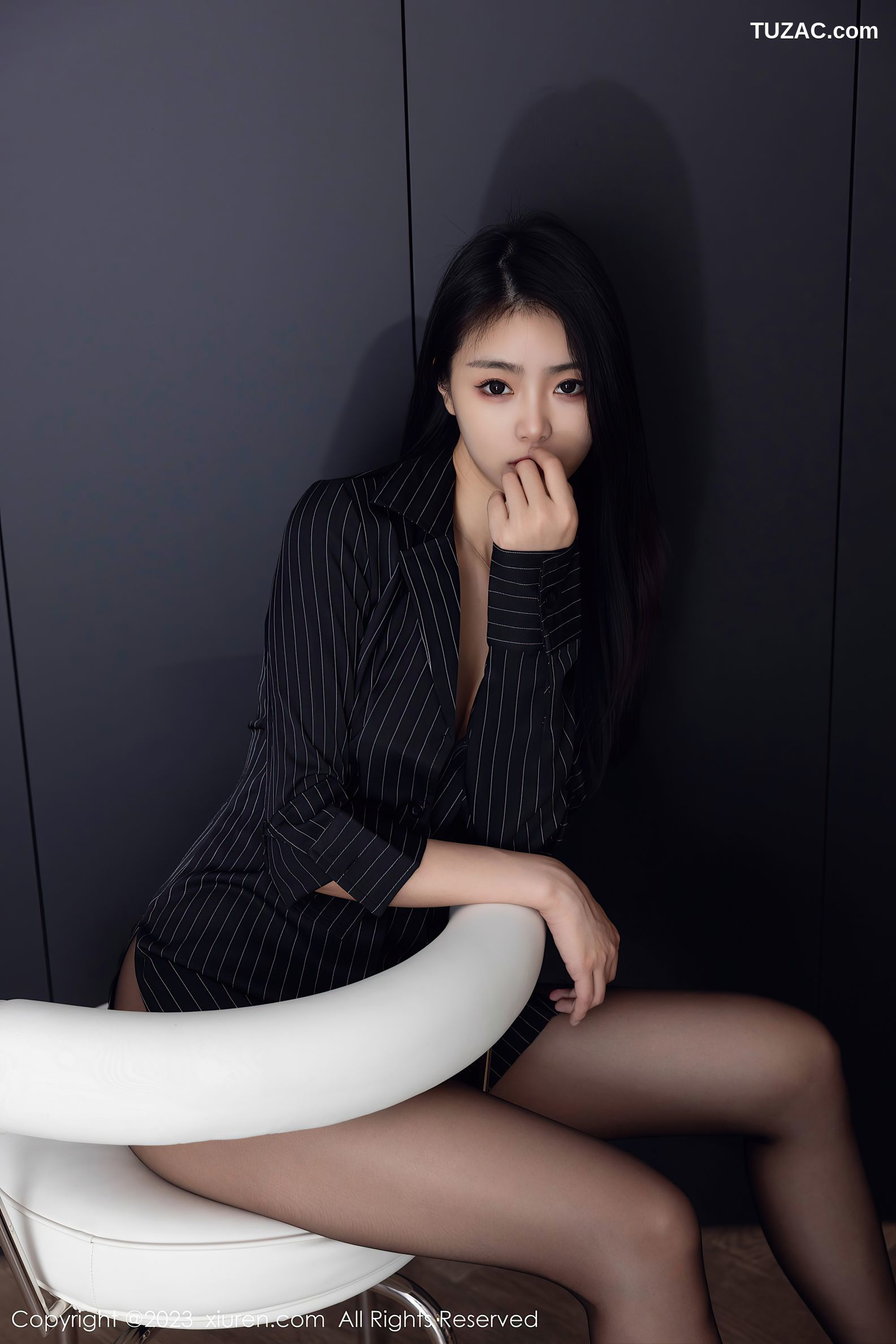 XiuRen秀人网-6677-可乐Vicky-黑色条纹上衣超薄黑丝-2023.05.05
