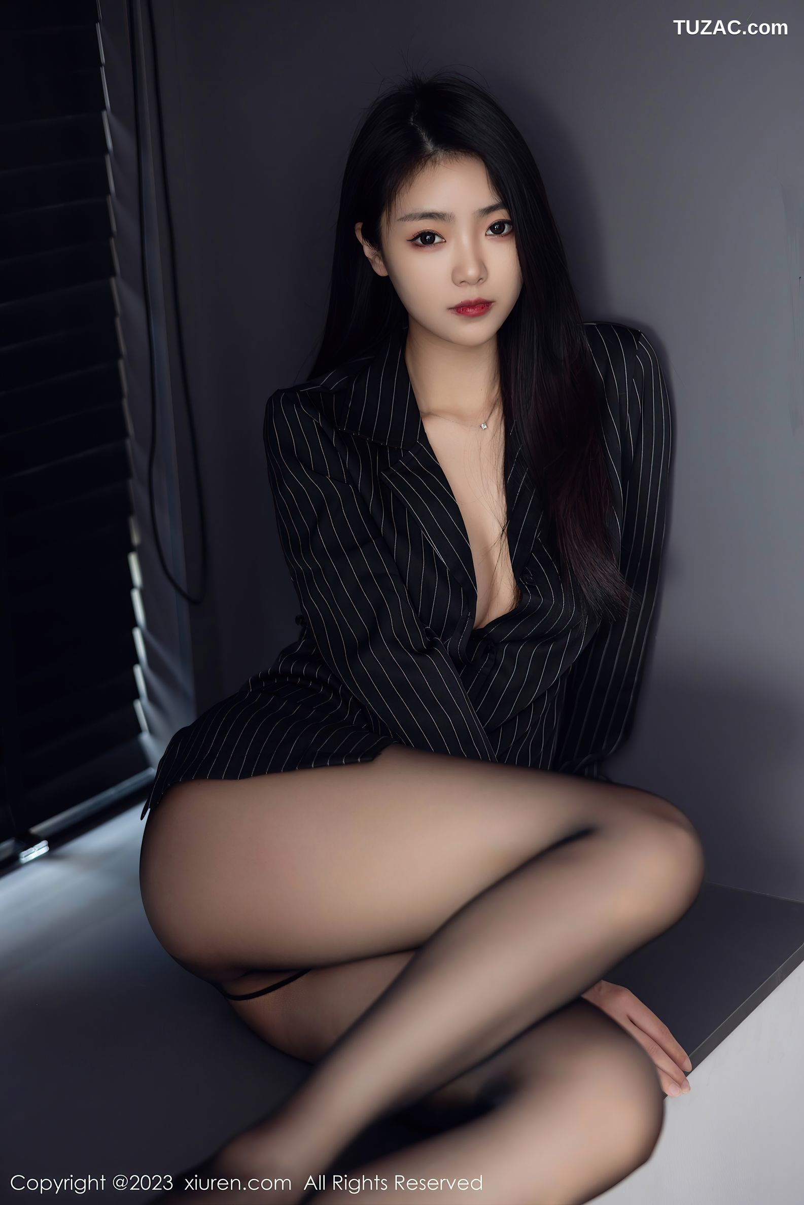 XiuRen秀人网-6677-可乐Vicky-黑色条纹上衣超薄黑丝-2023.05.05