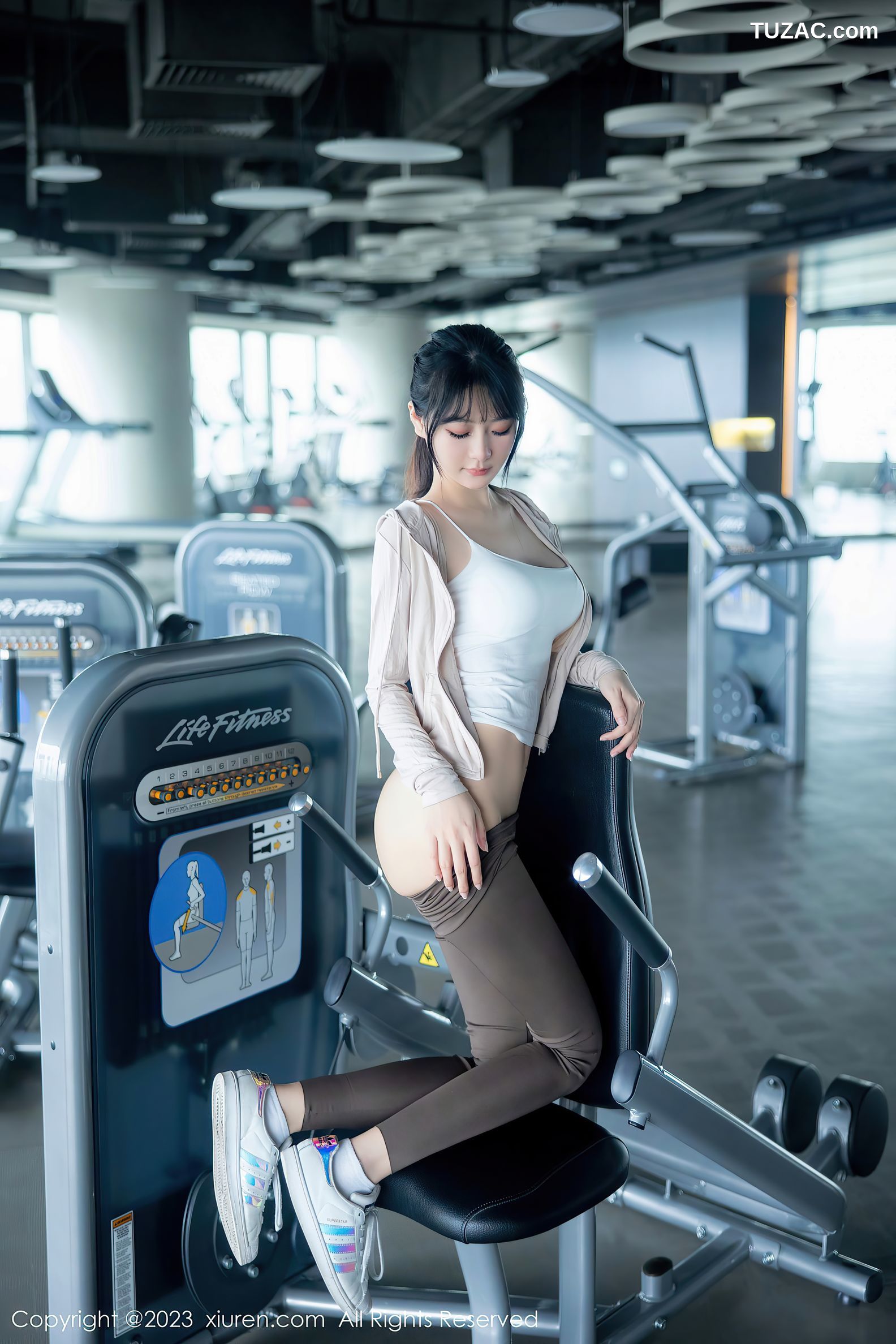 XiuRen秀人网-6683-幼幼-健身房场景性感浅色运动服饰-2023.05.05