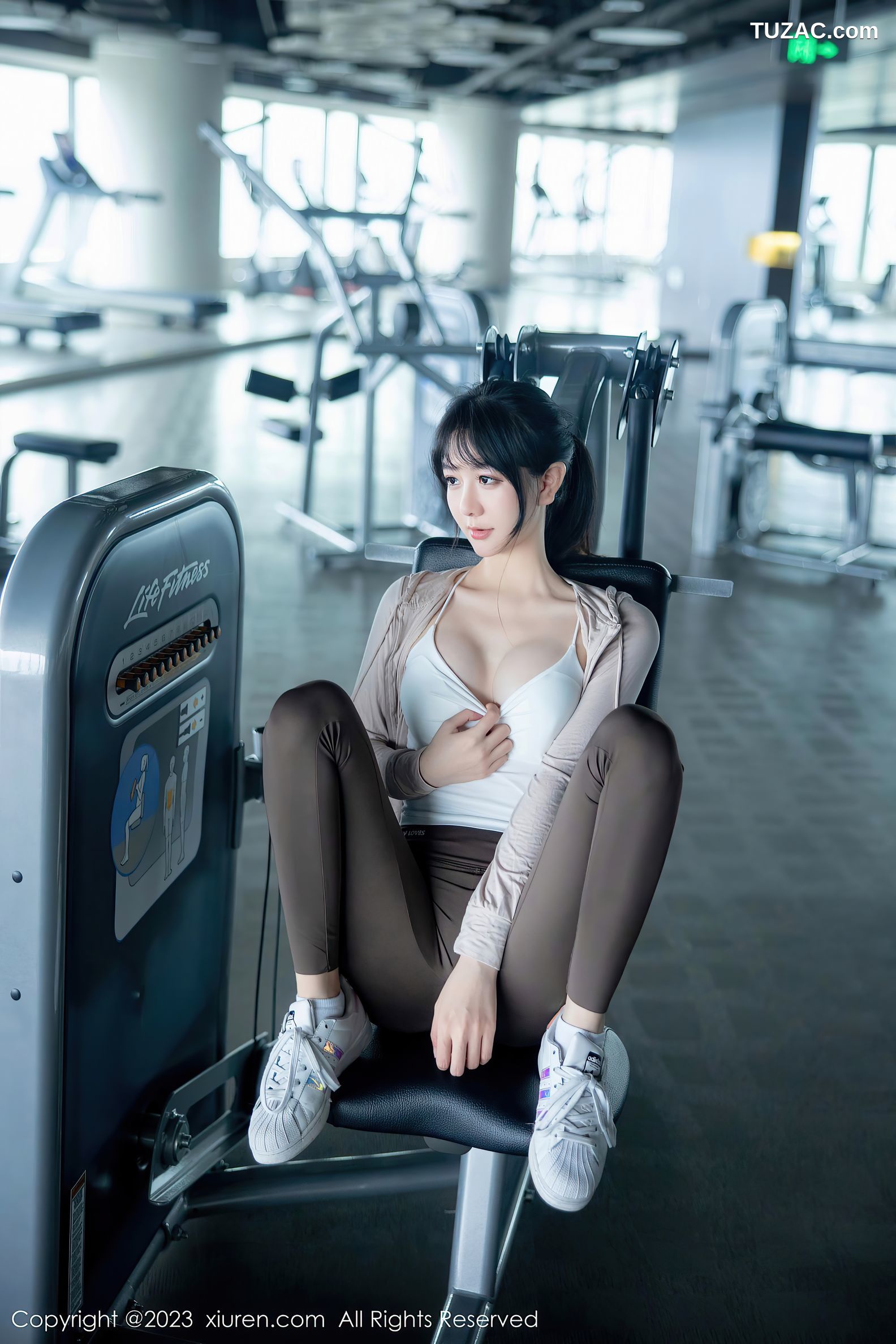 XiuRen秀人网-6683-幼幼-健身房场景性感浅色运动服饰-2023.05.05
