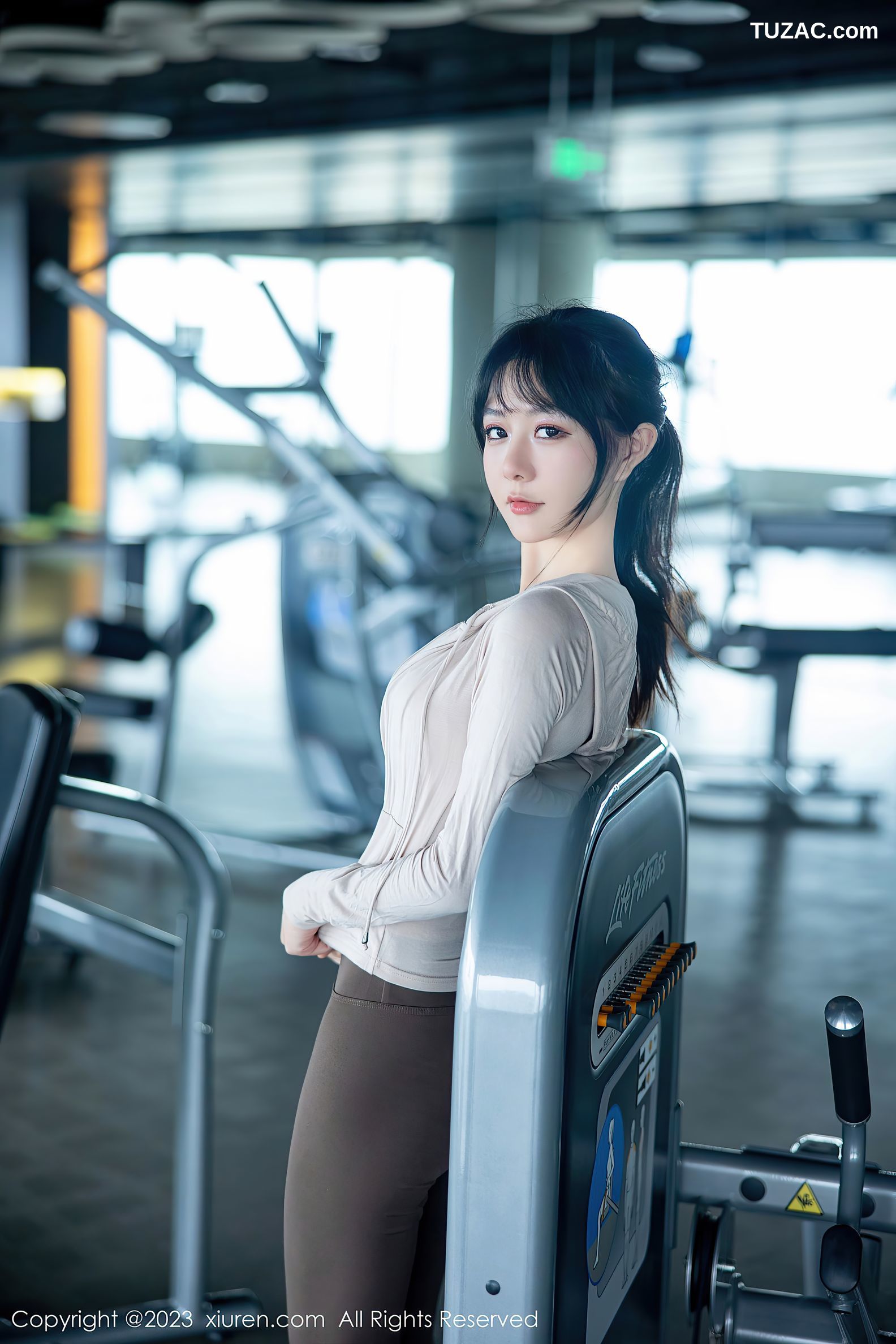 XiuRen秀人网-6683-幼幼-健身房场景性感浅色运动服饰-2023.05.05