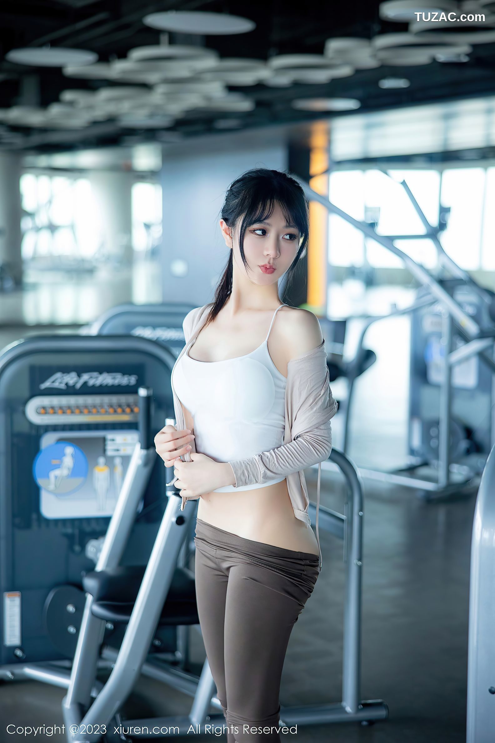 XiuRen秀人网-6683-幼幼-健身房场景性感浅色运动服饰-2023.05.05