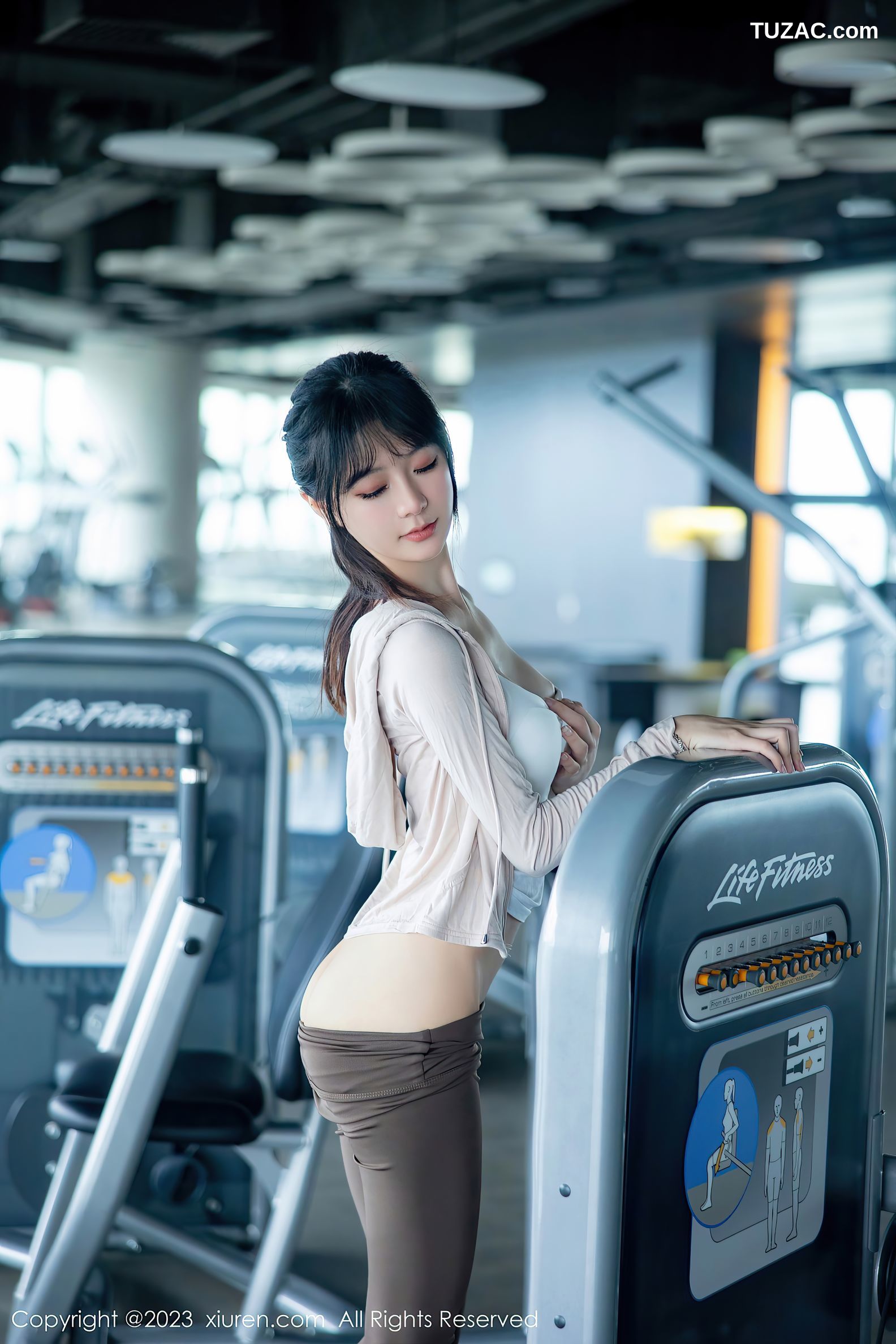 XiuRen秀人网-6683-幼幼-健身房场景性感浅色运动服饰-2023.05.05