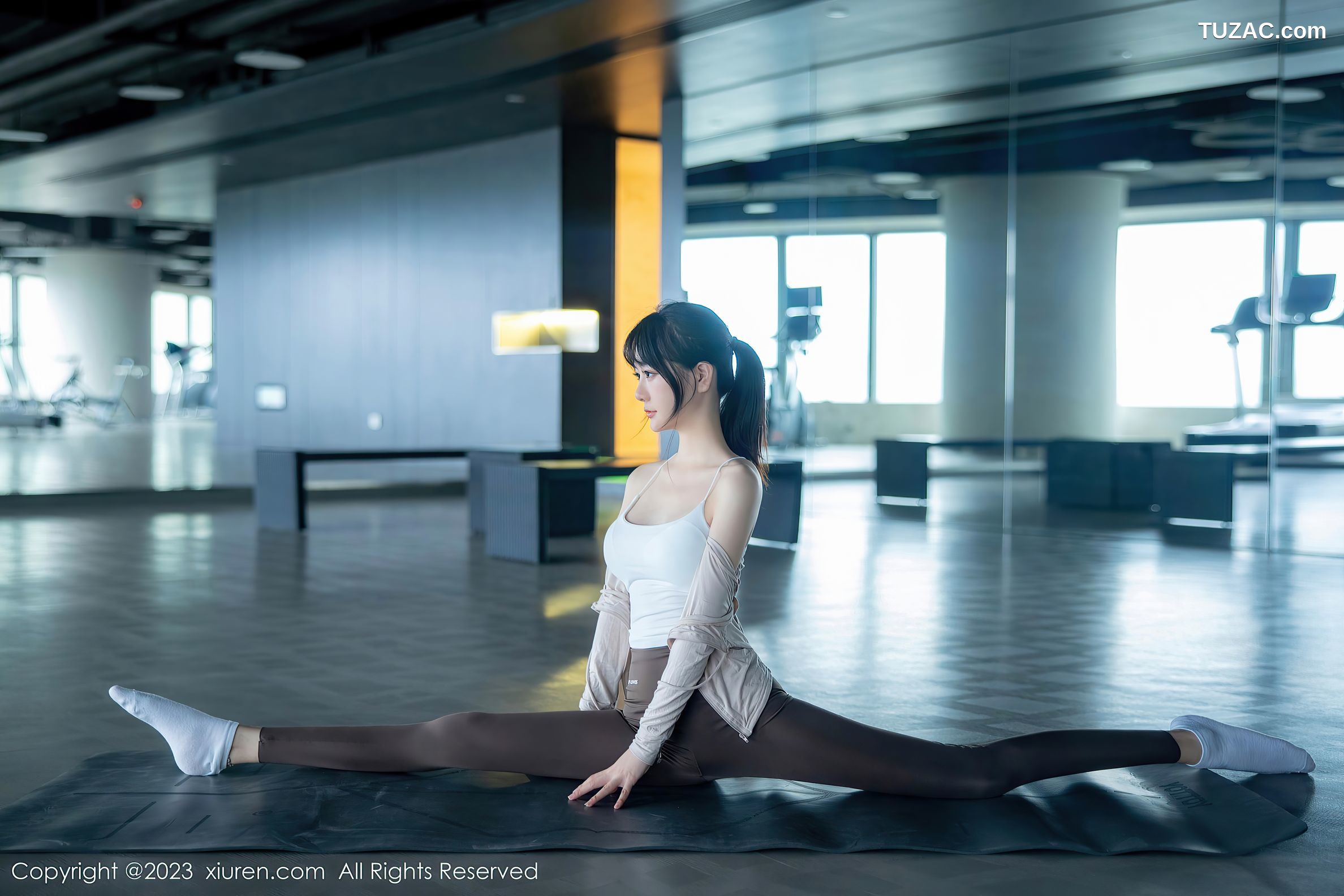 XiuRen秀人网-6683-幼幼-健身房场景性感浅色运动服饰-2023.05.05