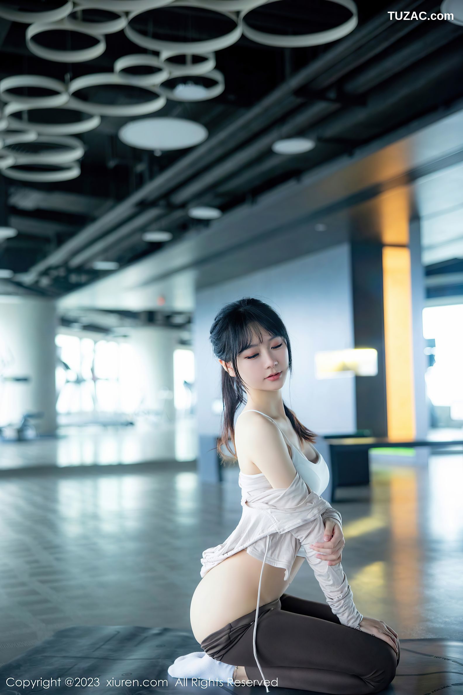 XiuRen秀人网-6683-幼幼-健身房场景性感浅色运动服饰-2023.05.05