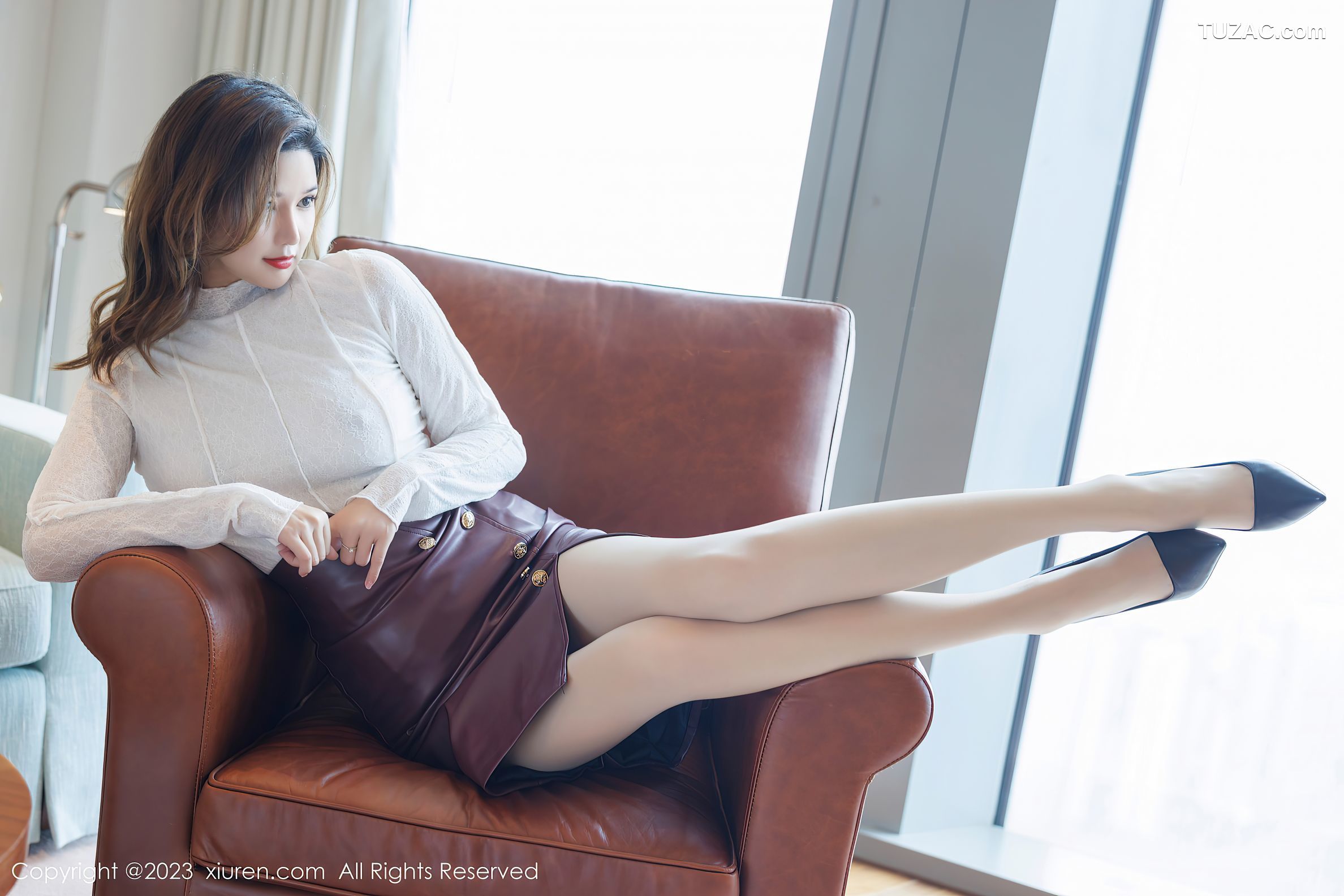 XiuRen秀人网-6693-杨可可coco-白色上衣暗红短裙原色丝袜-2023.05.08