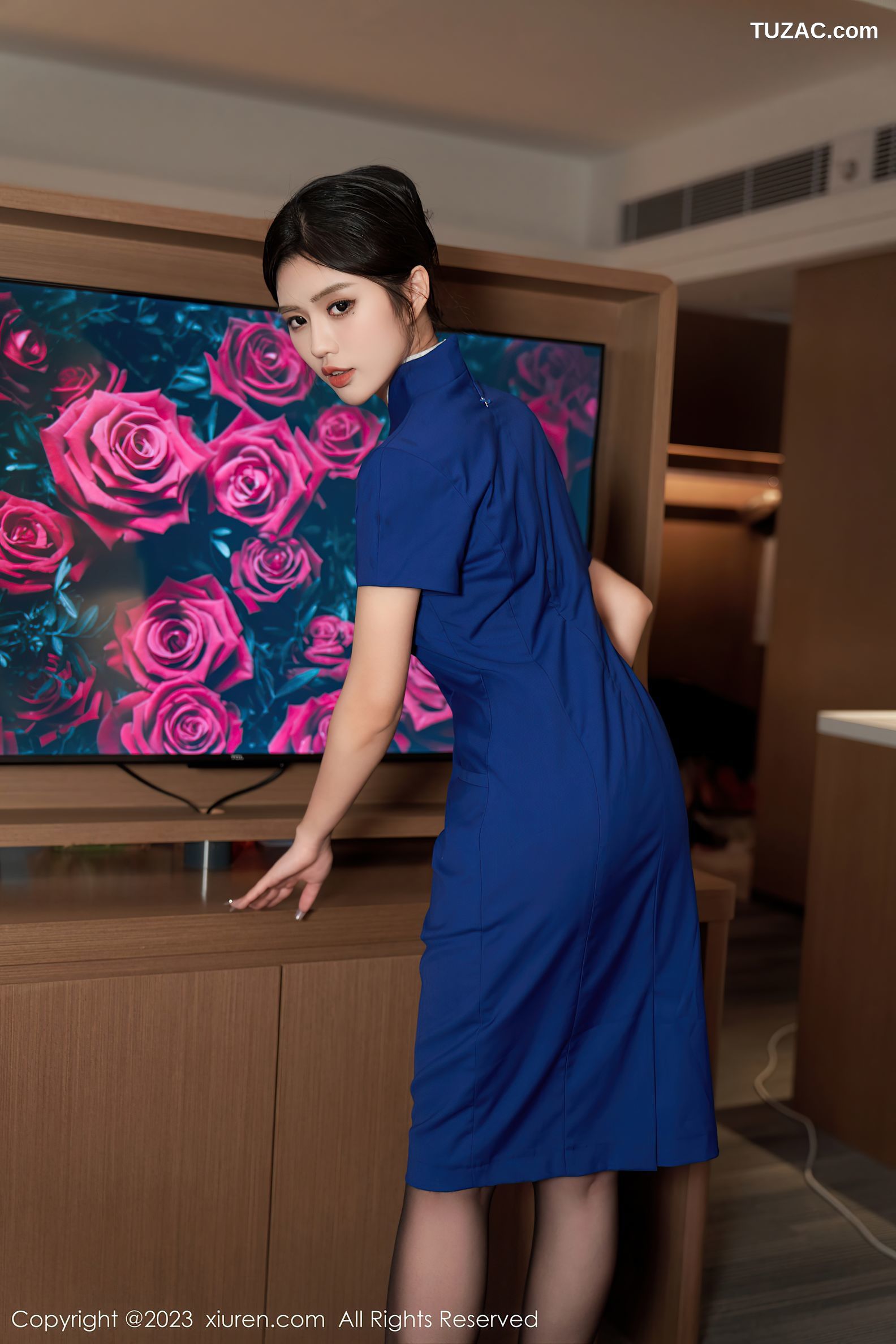 XiuRen秀人网-6720-浅浅Danny-深蓝技师制服-红色高开叉情趣服-2023.05.11