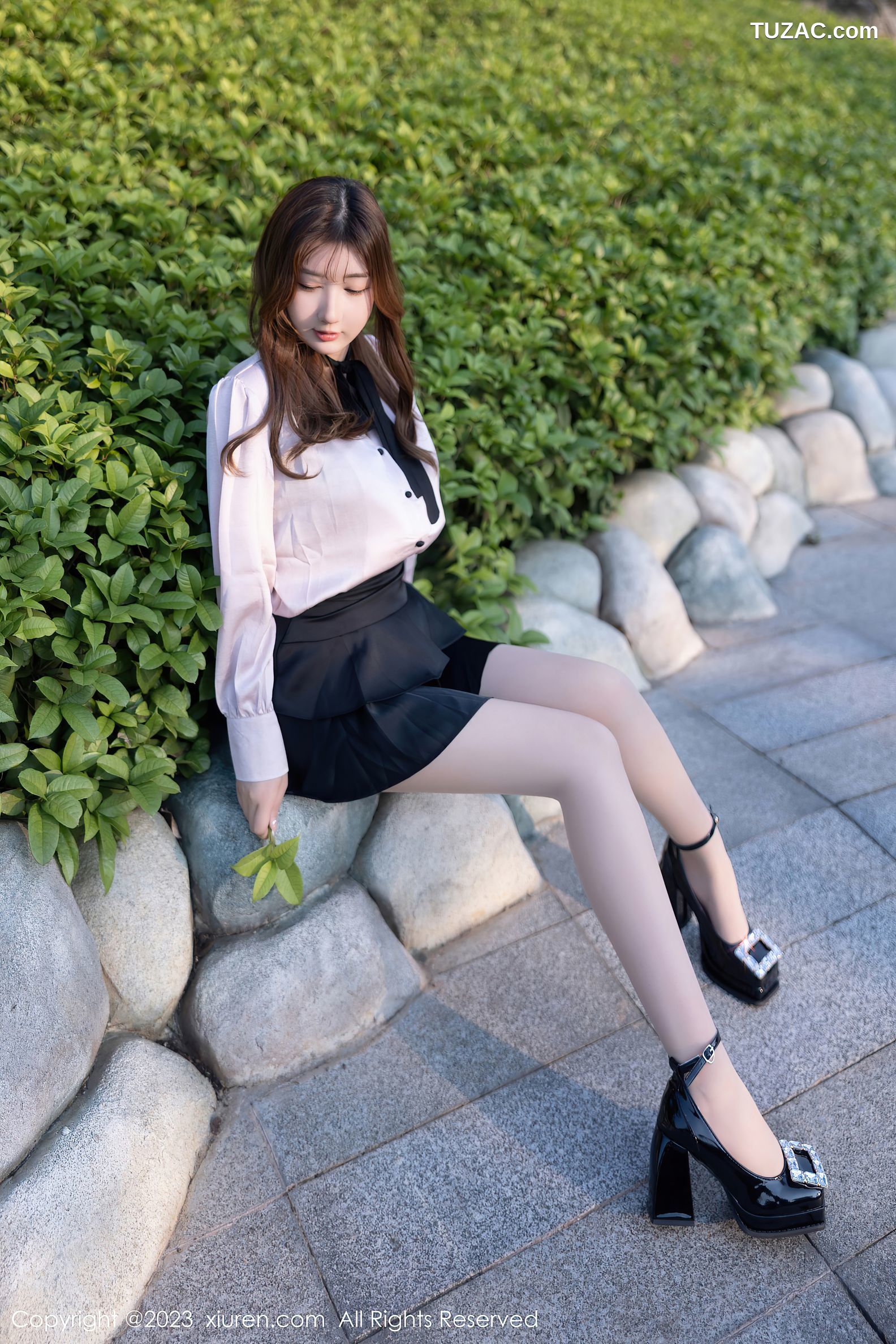 XiuRen秀人网-6721-江真-淡粉色T恤黑短裙黑色轻透内衣-2023.05.11