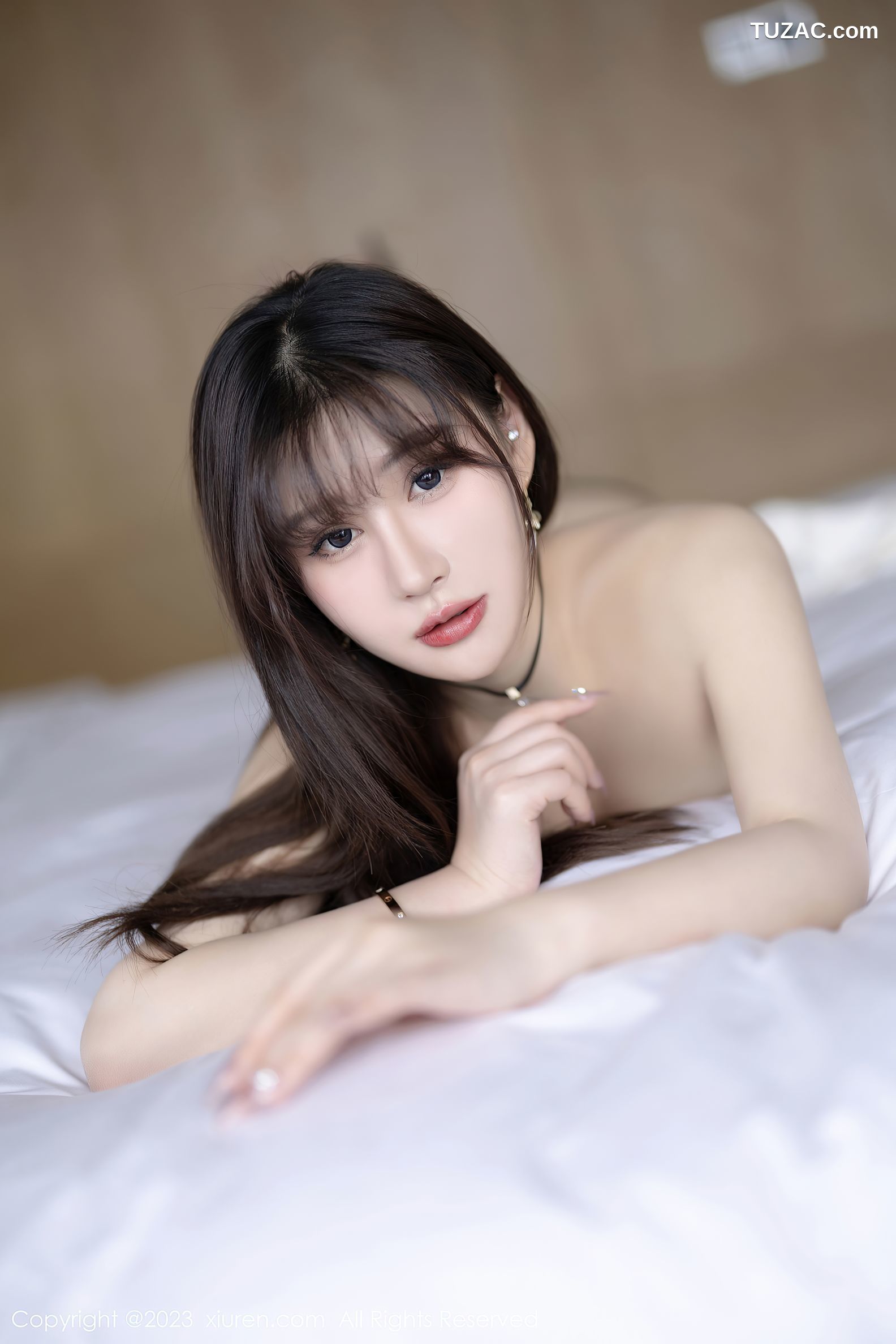 XiuRen秀人网-6725-张欣欣-白色上衣黑皮短裙黑丝吊带袜-2023.05.12