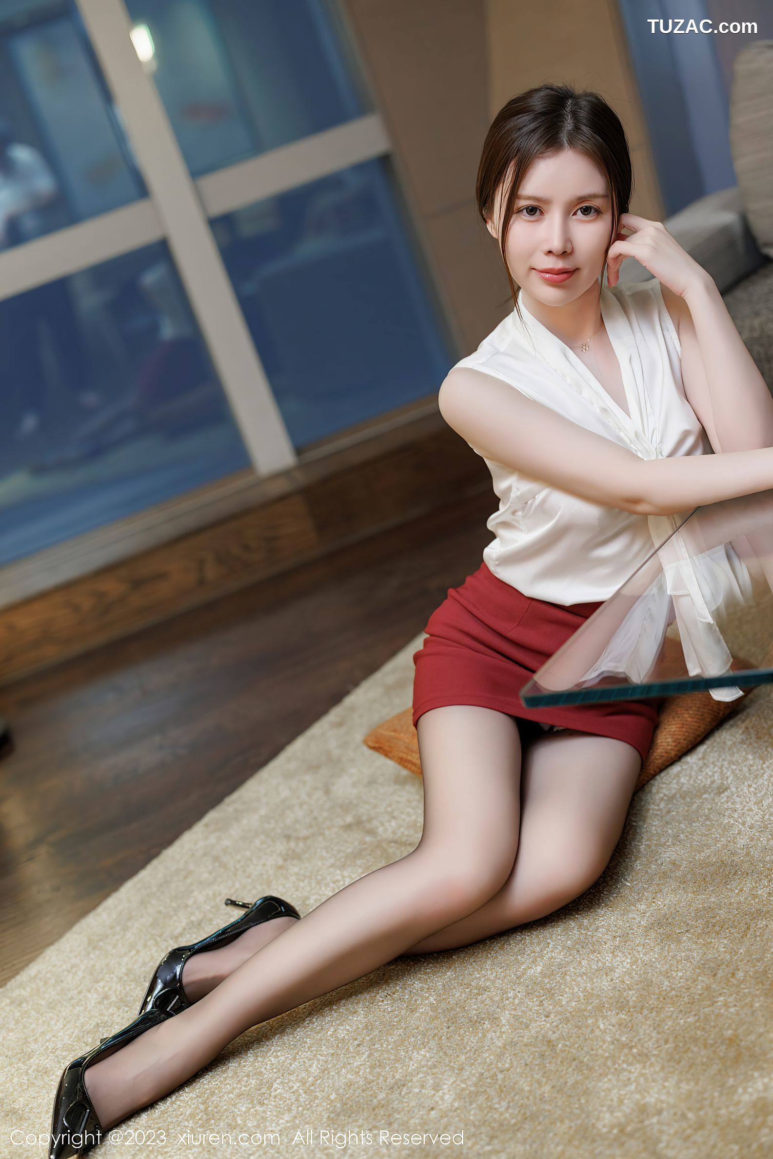 XiuRen秀人网-6727-吴雪瑶-白色上衣暗红短裙性感内衣-2023.05.12