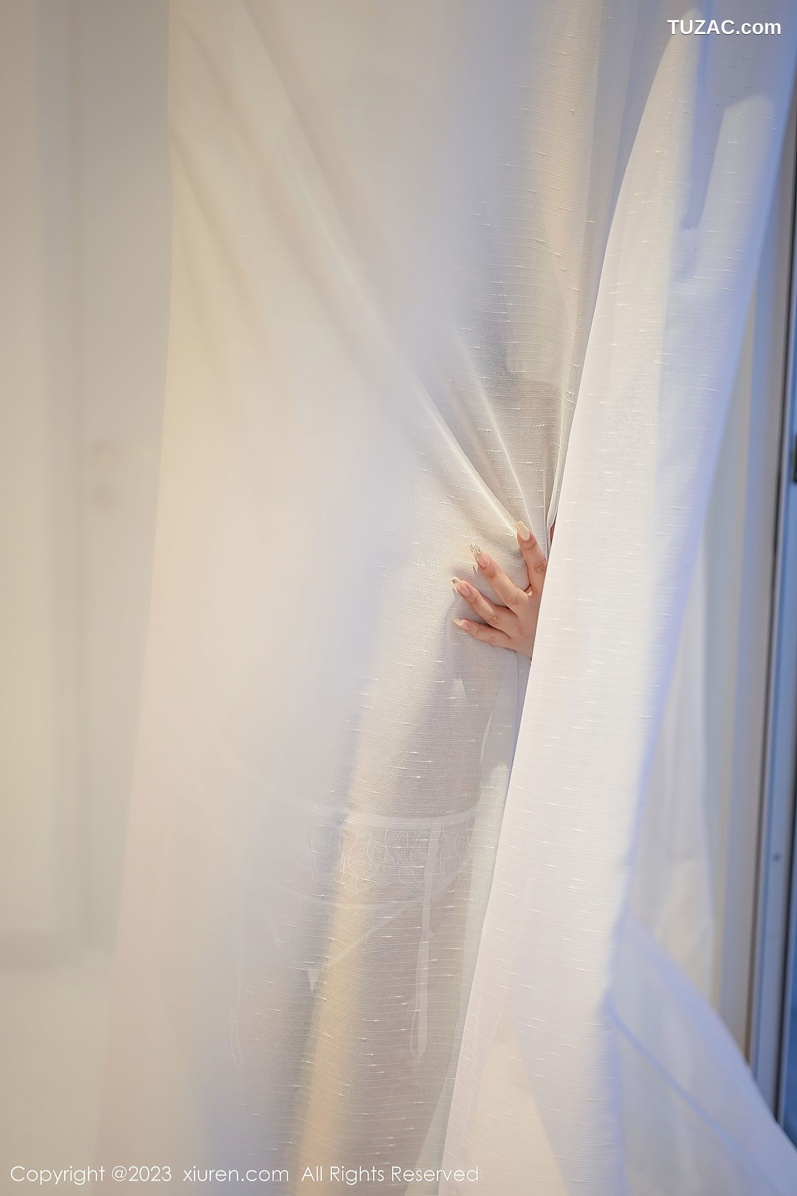 XiuRen秀人网-6729-Laura阿姣-白色吊带长裙浅色轻透蕾丝内衣-2023.05.12