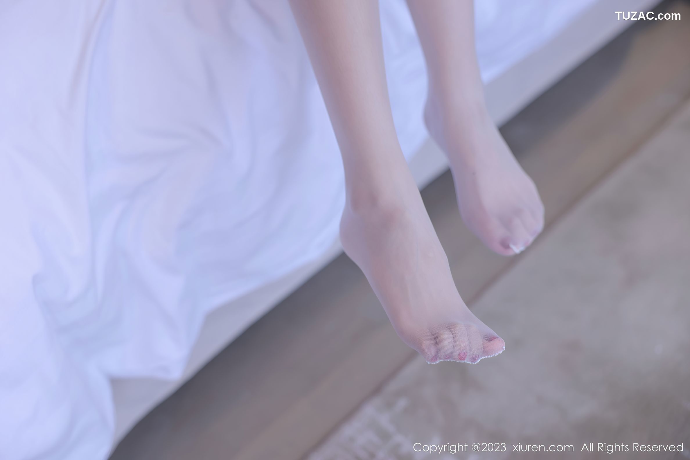 XiuRen秀人网-6751-尹甜甜-白色短款衣灰短裙白丝吊带袜-2023.05.17