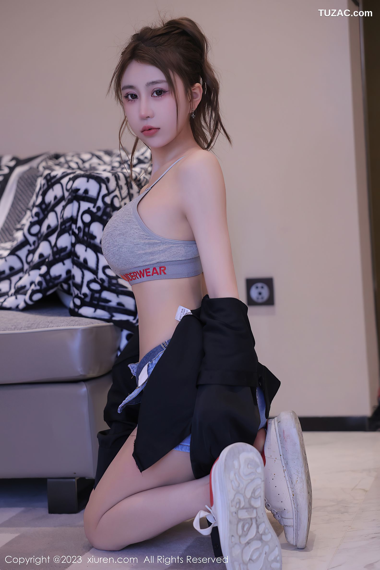 XiuRen秀人网-6758-Tina_甜仔-灰色运动内衣-2023.05.18