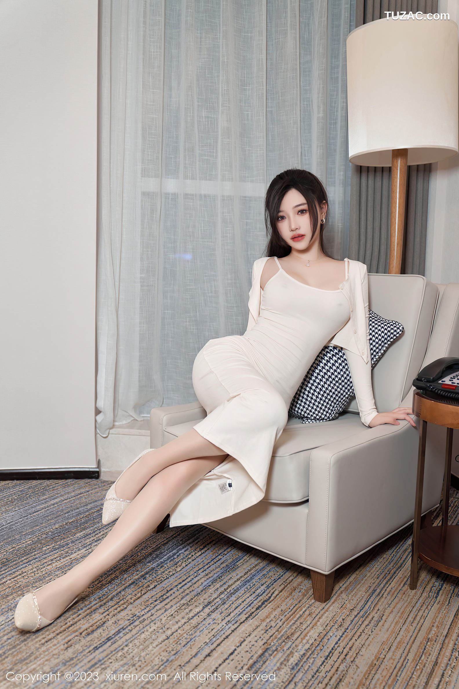 XiuRen秀人网-6761-妙可可Cheese-浅色吊带长裙原色丝袜-2023.05.18