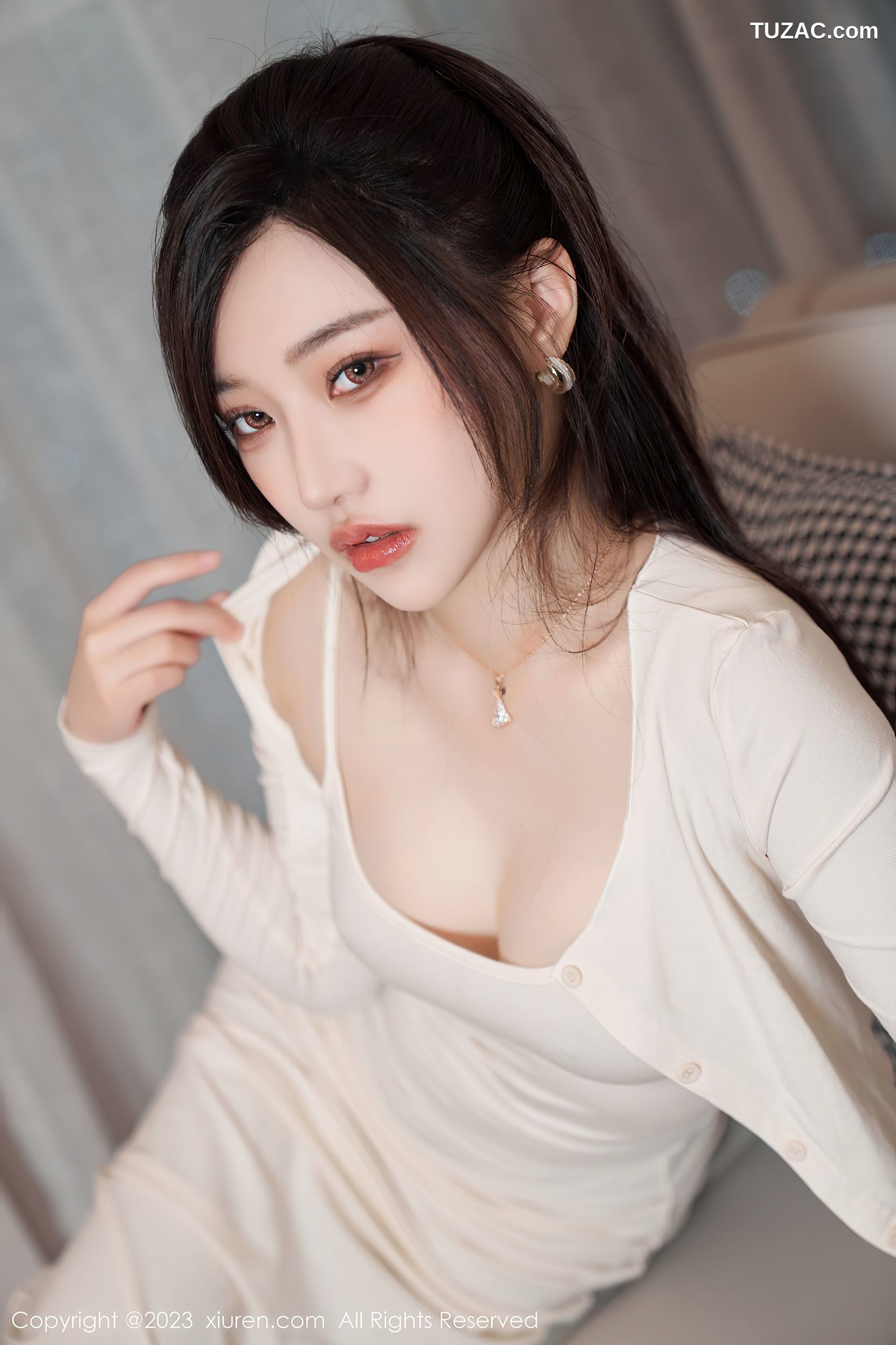 XiuRen秀人网-6761-妙可可Cheese-浅色吊带长裙原色丝袜-2023.05.18